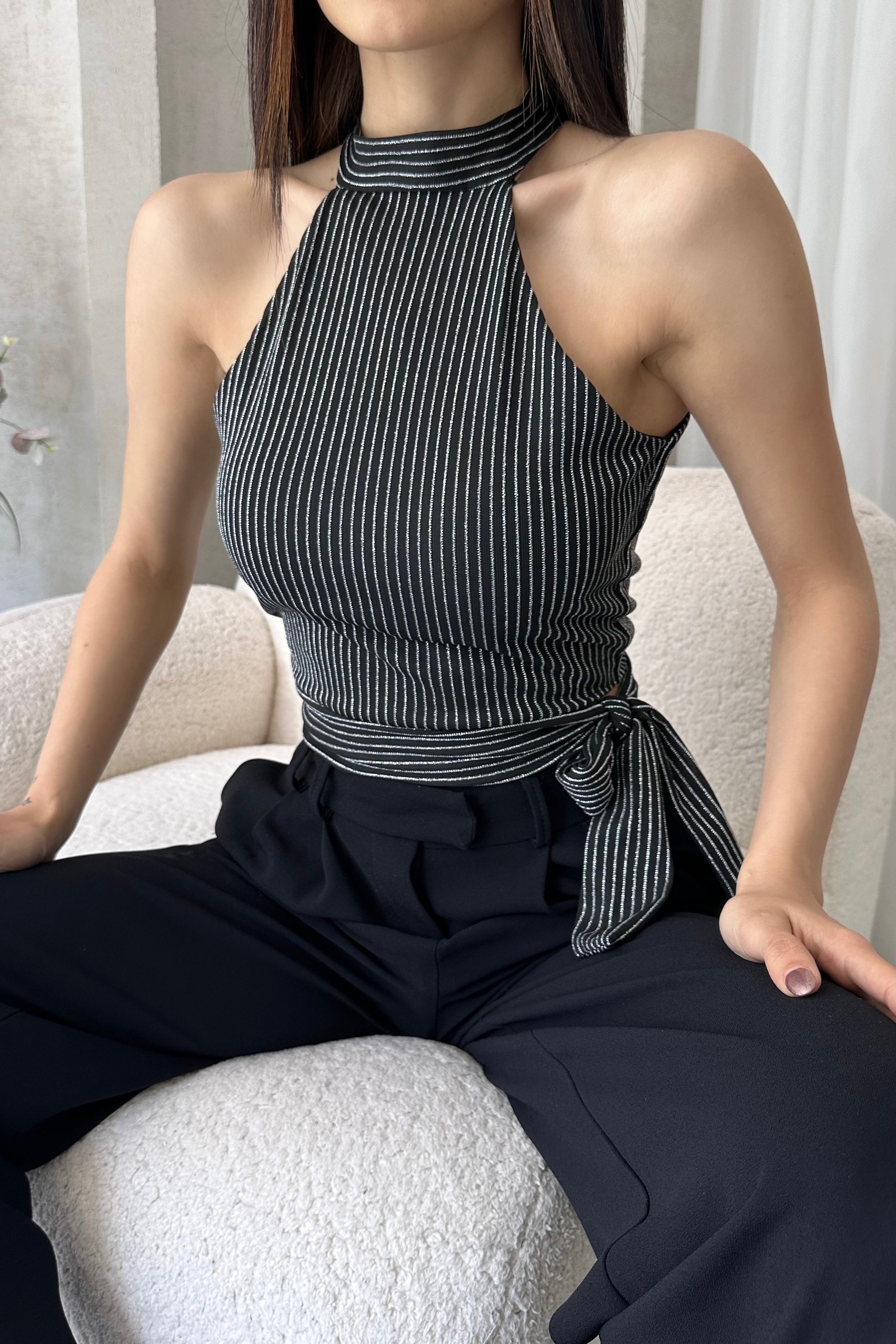 Çizgili Beli Kuşak Detaylı Halter Bluz - SİYAH