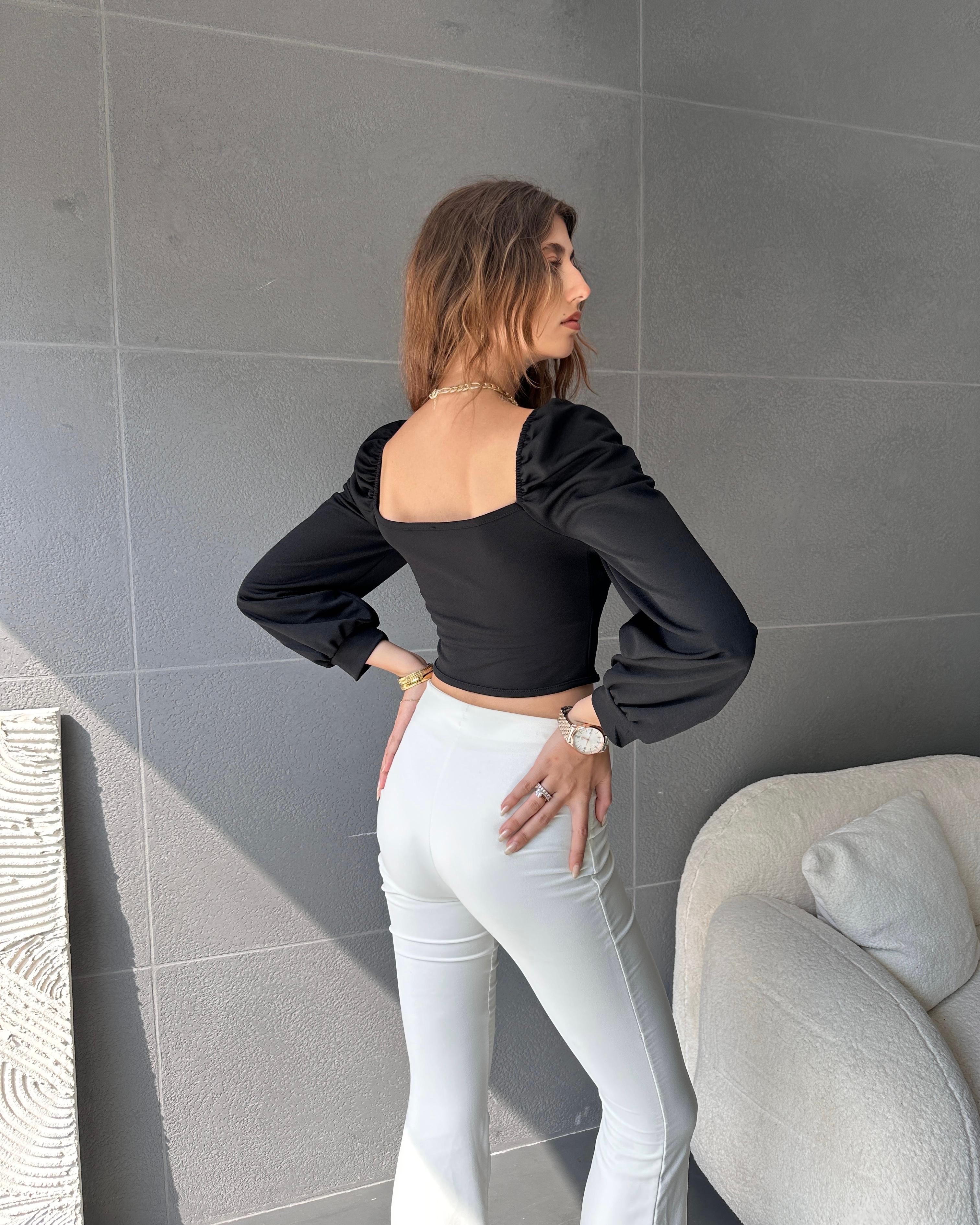Kare Yaka Şerit Detaylı Bluz