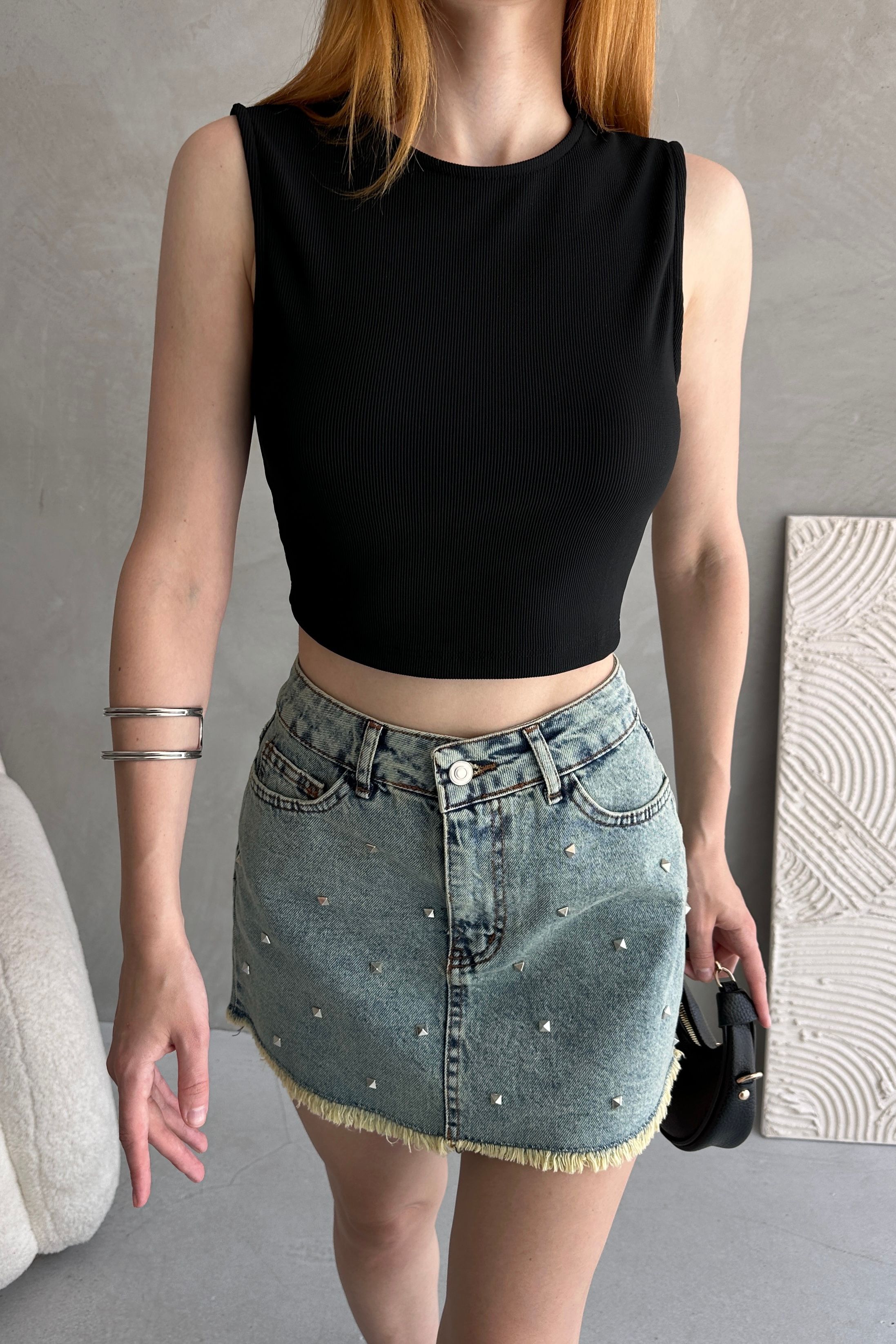 Sırtı Kemer Detaylı Kaşkorse Crop Bluz