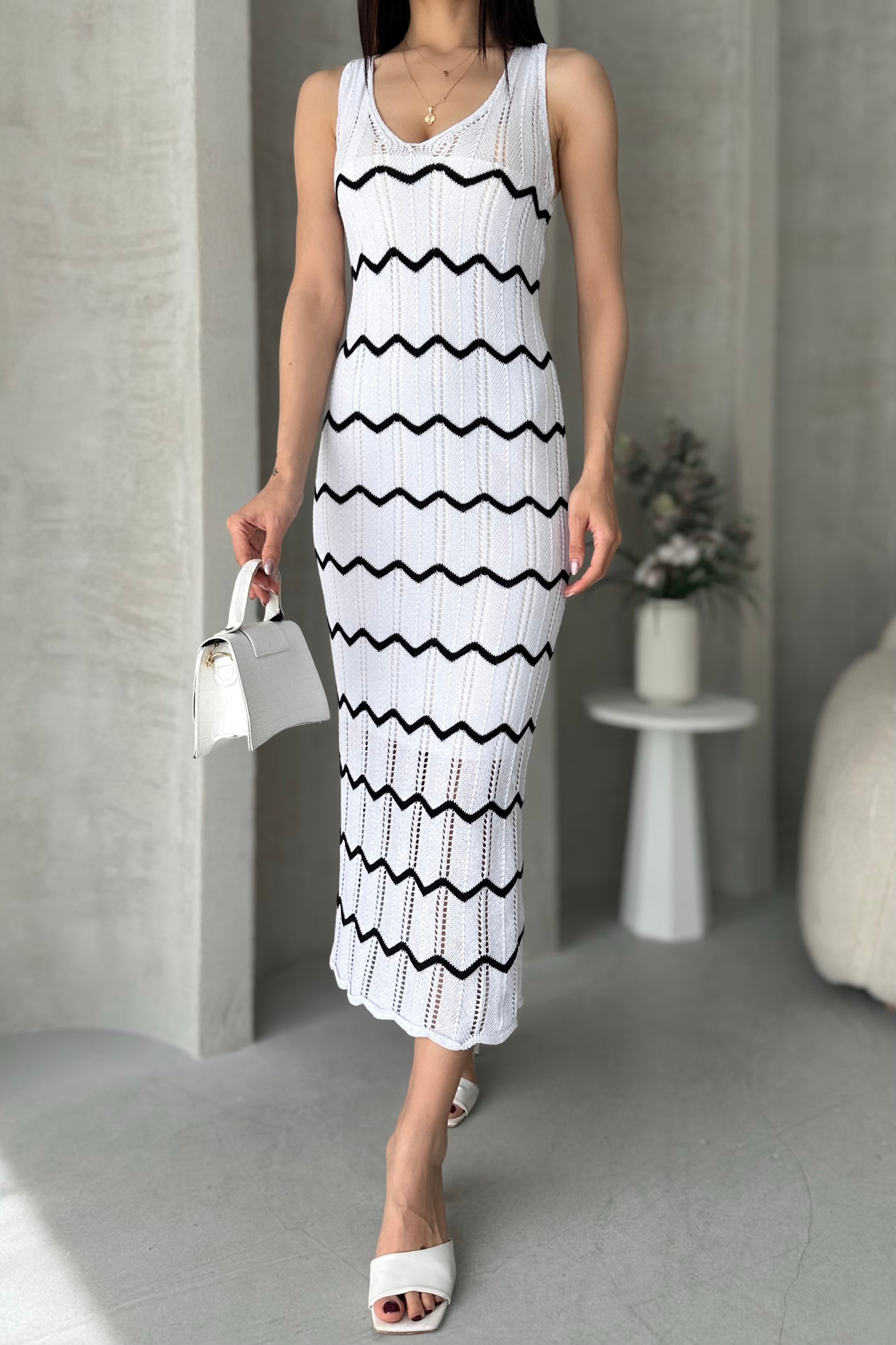V Yaka Zigzag Detaylı Triko Elbise - BEYAZ