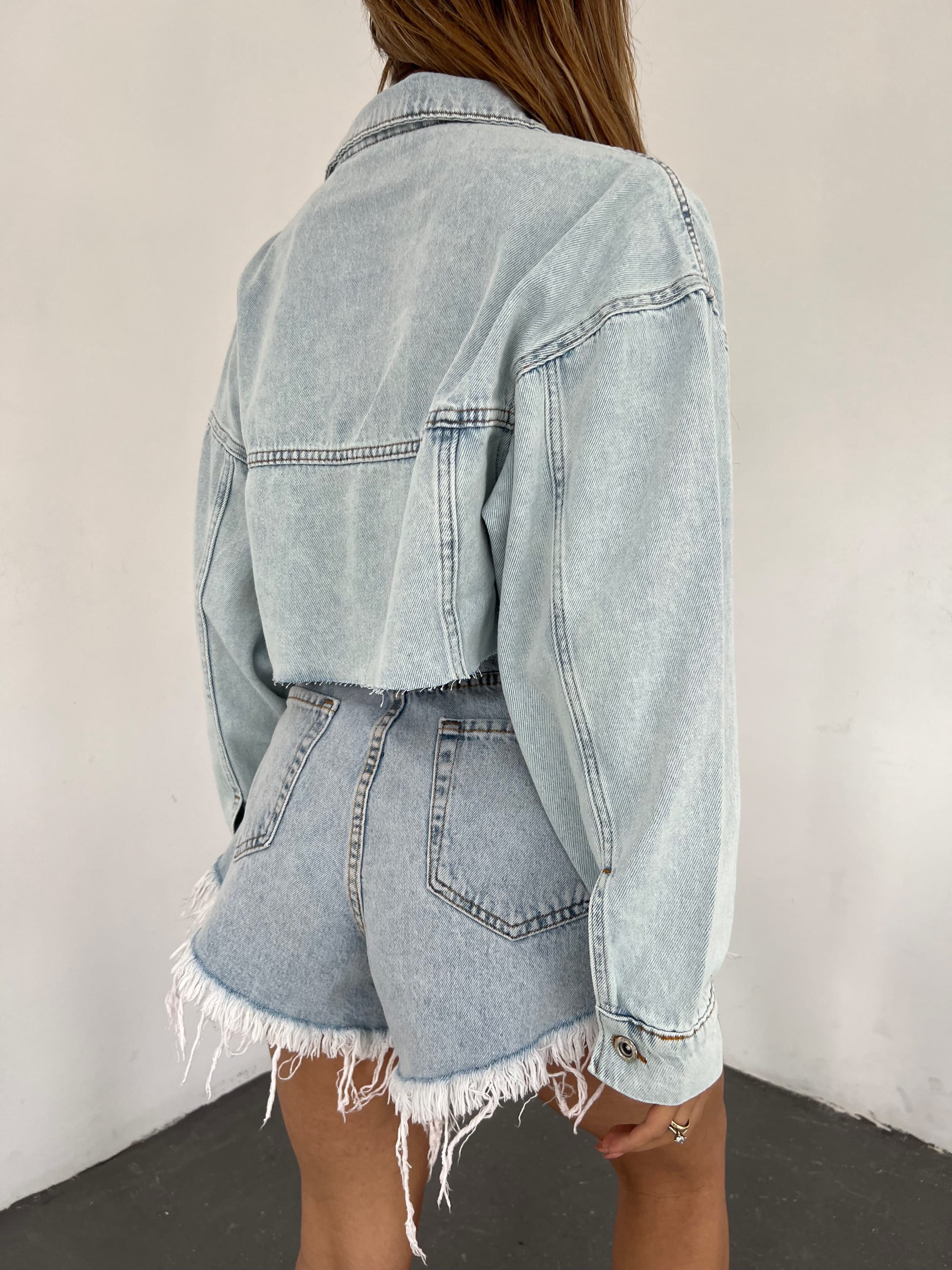 Çift Cepli Yıkamalı Crop Denim Ceket - Görsel 5