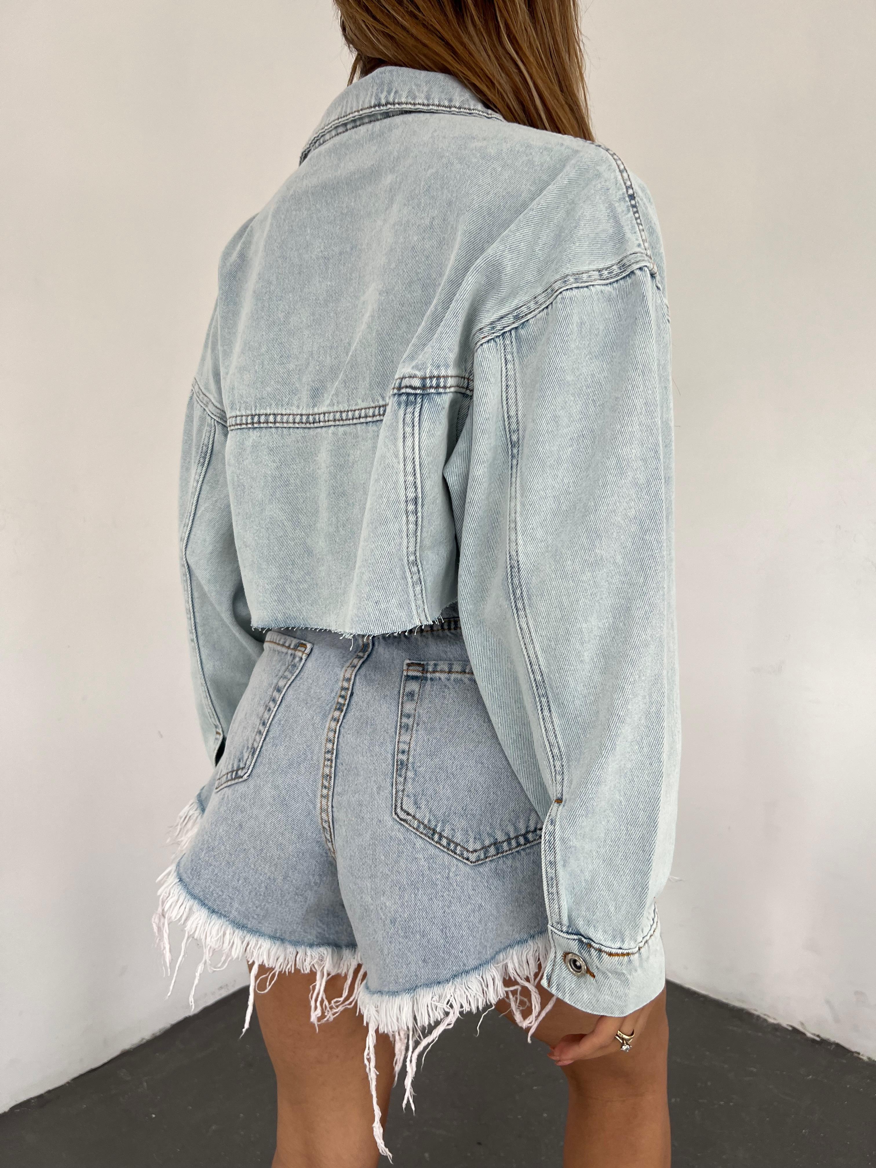 Çift Cepli Yıkamalı Crop Denim Ceket