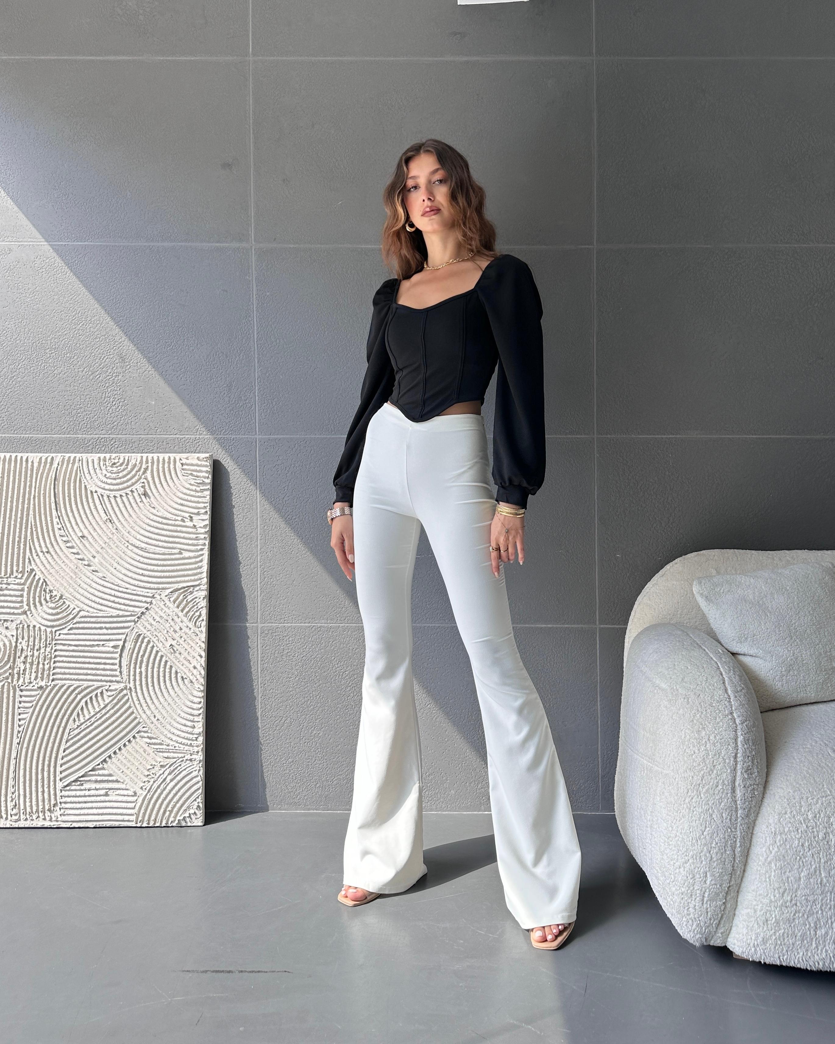 Kare Yaka Şerit Detaylı Bluz
