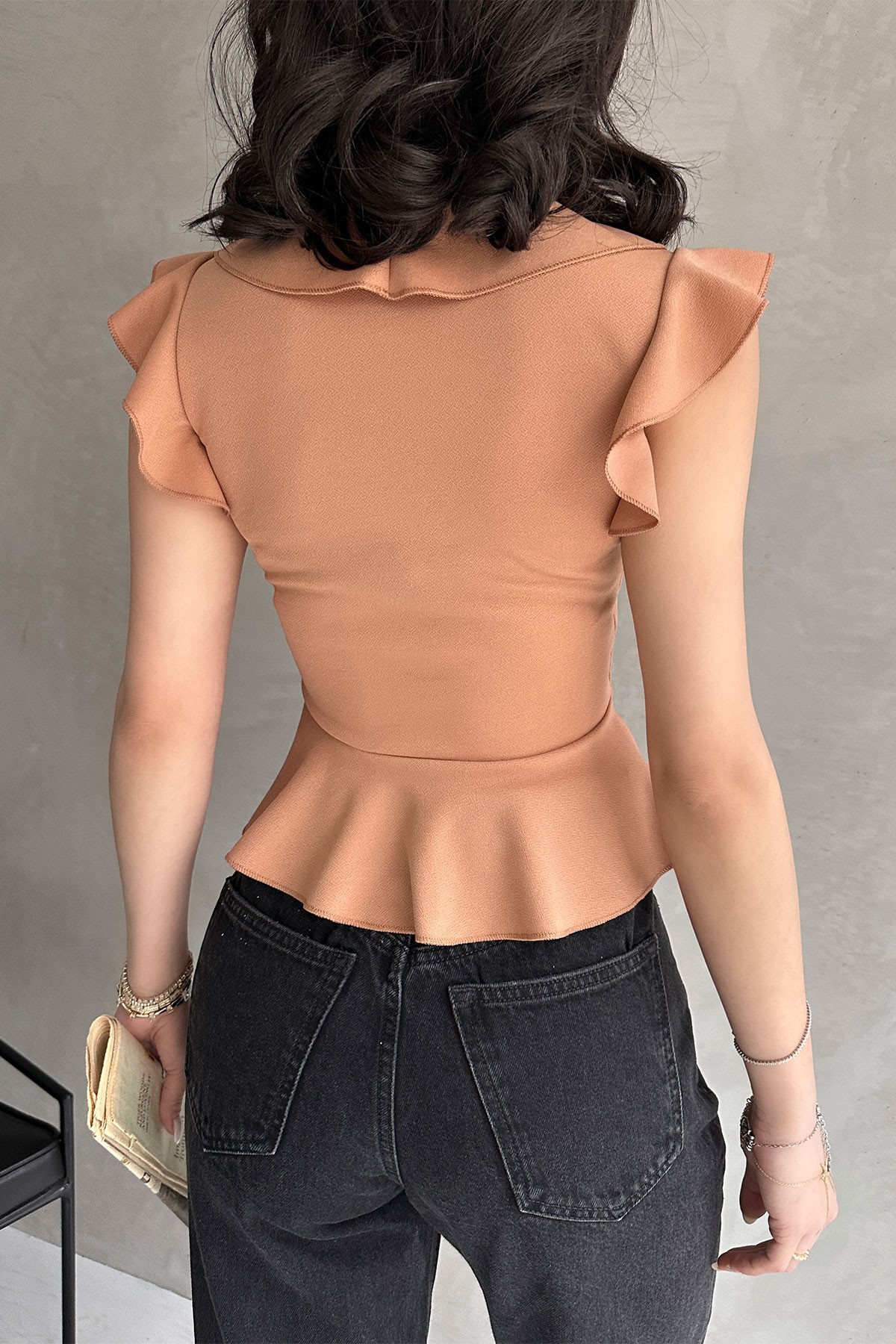 Yakası Ve Kolları Volanlı Crep Bluz
