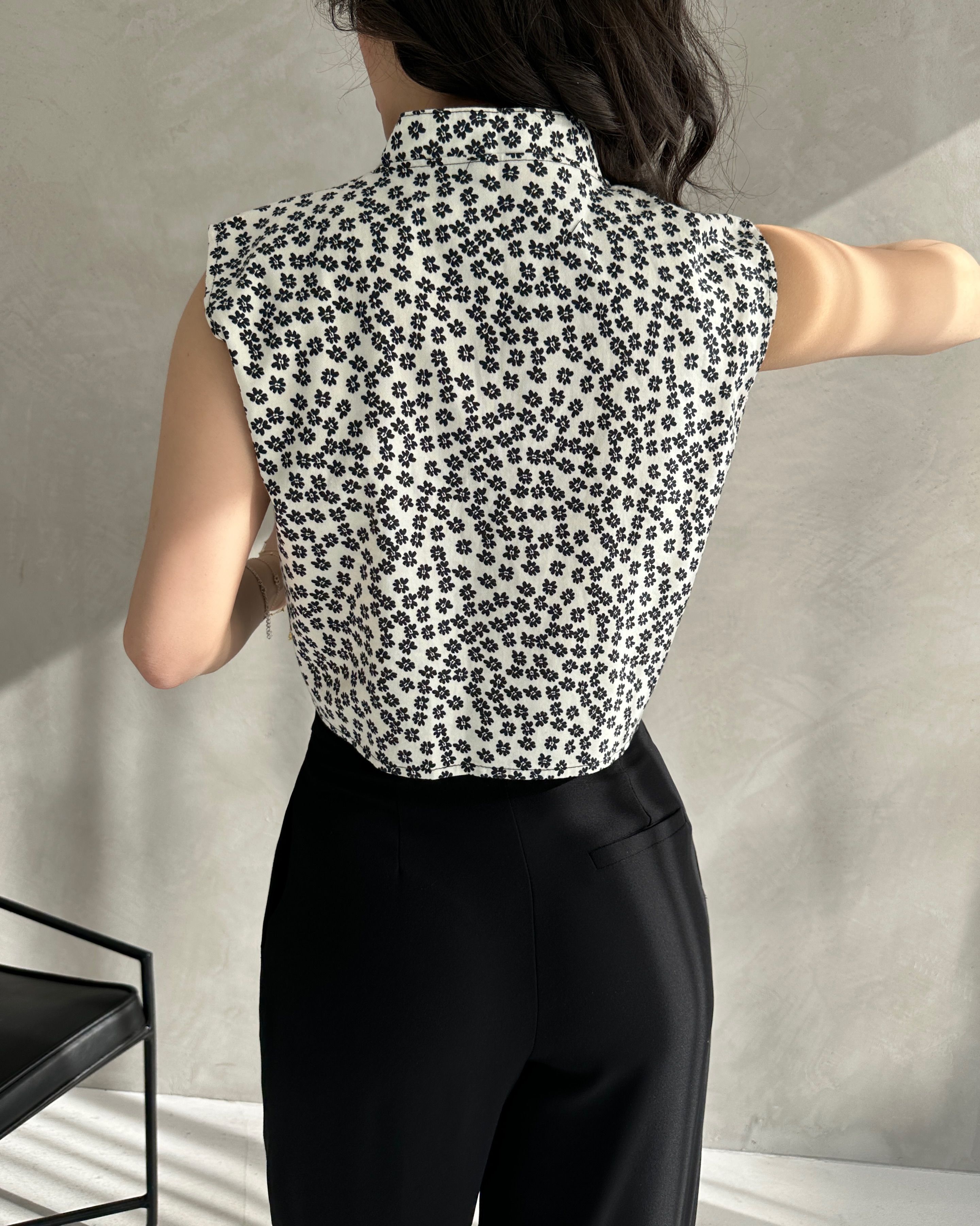 Çiçek Desenli Bağlama Detaylı Crop Gömlek Bluz
