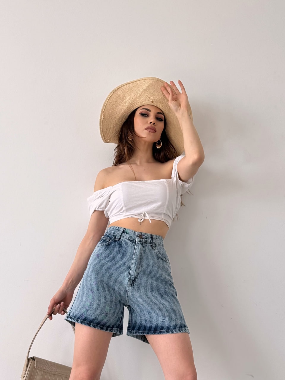 Paçası Püsküllü Desenli Denim Şort - Görsel 5