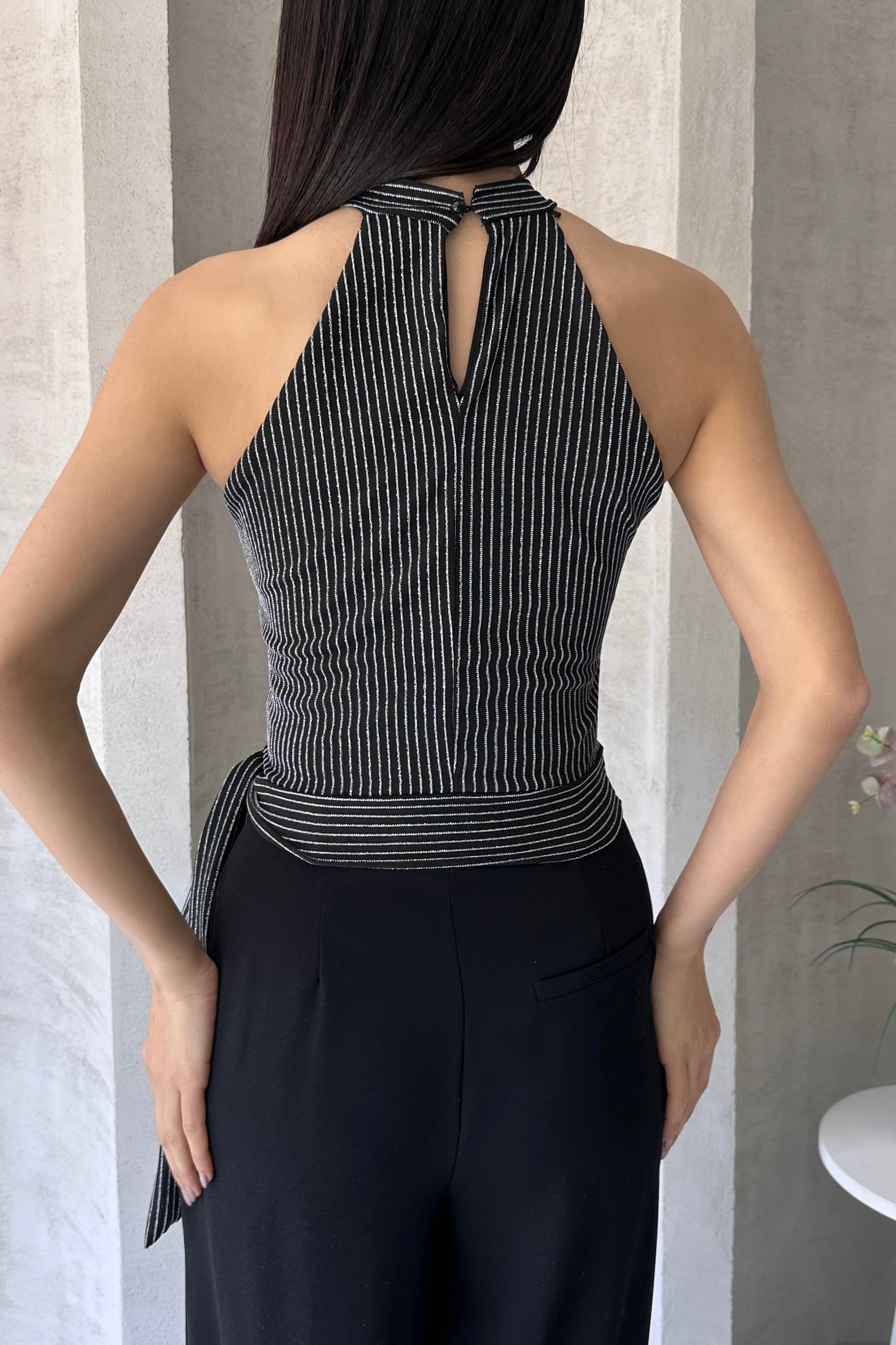 Çizgili Beli Kuşak Detaylı Halter Bluz