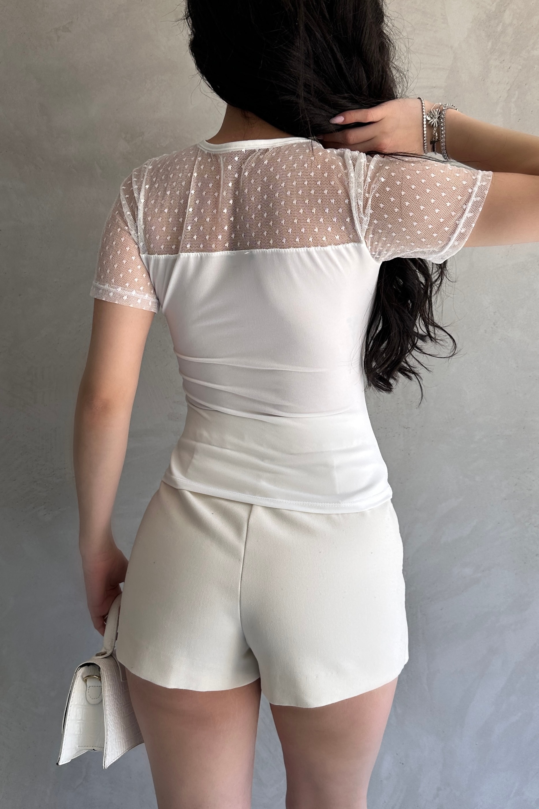 Tül Detaylı Önü Büzgülü Crep Bluz - Görsel 4