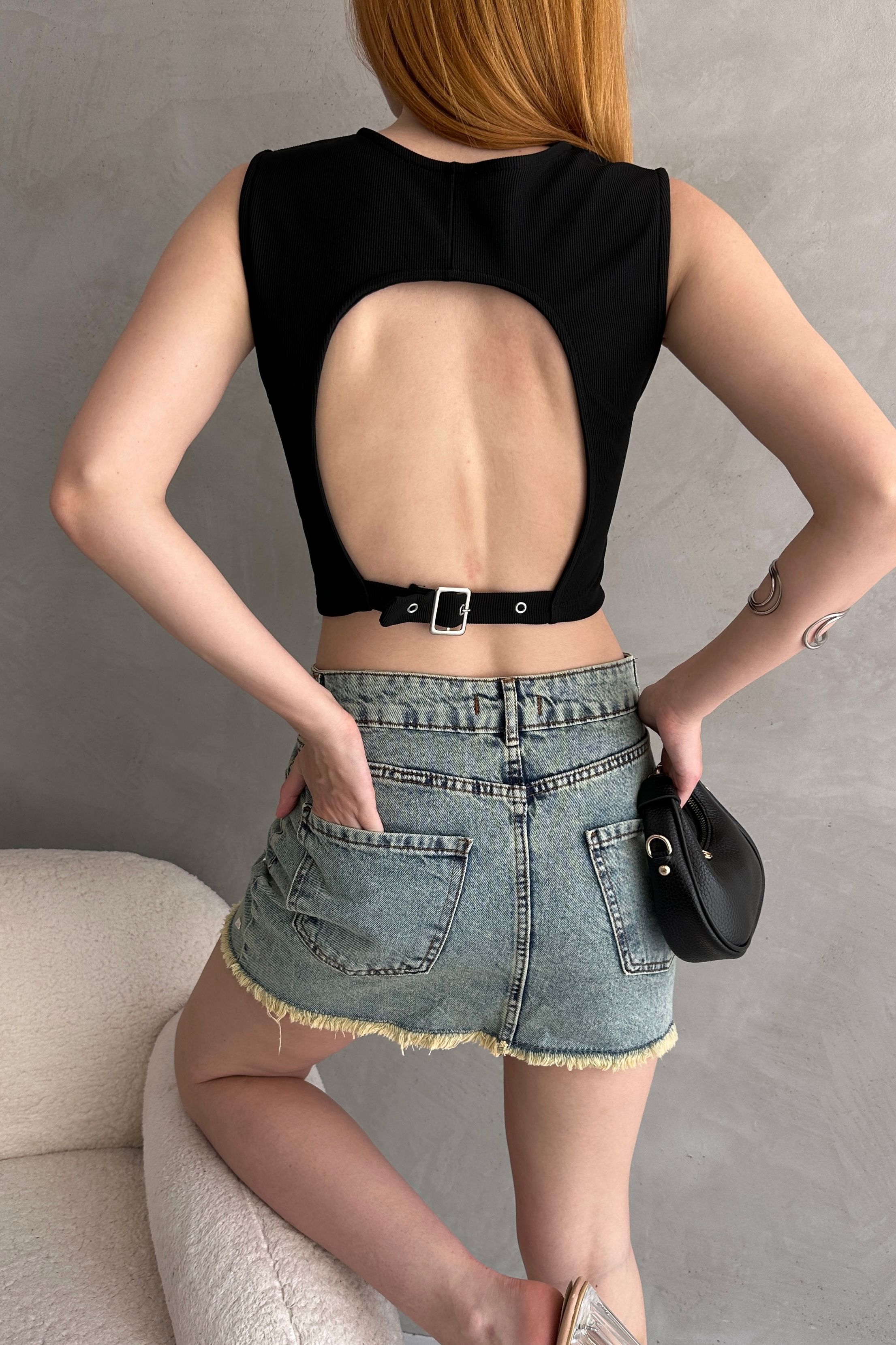 Sırtı Kemer Detaylı Kaşkorse Crop Bluz