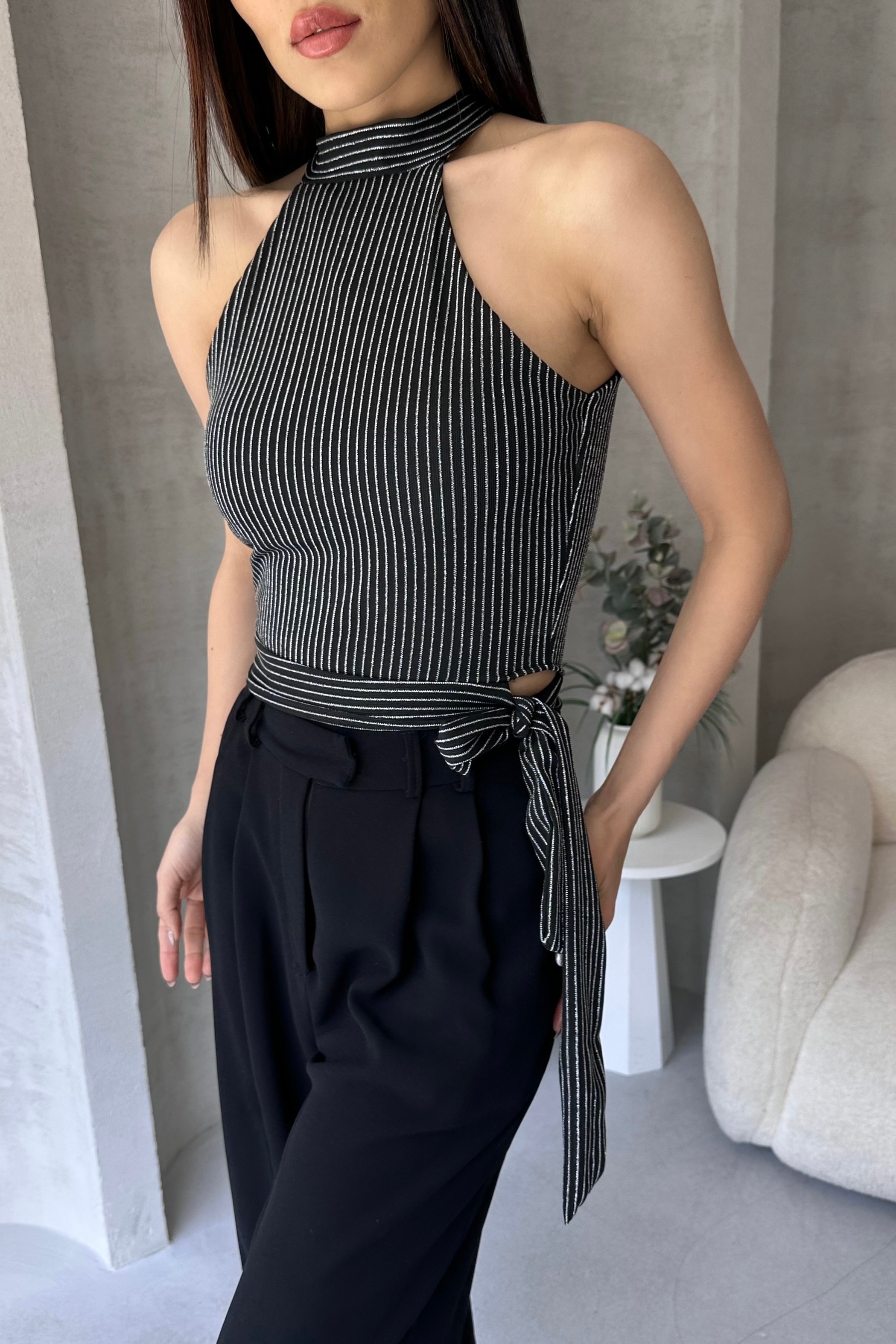 Çizgili Beli Kuşak Detaylı Halter Bluz