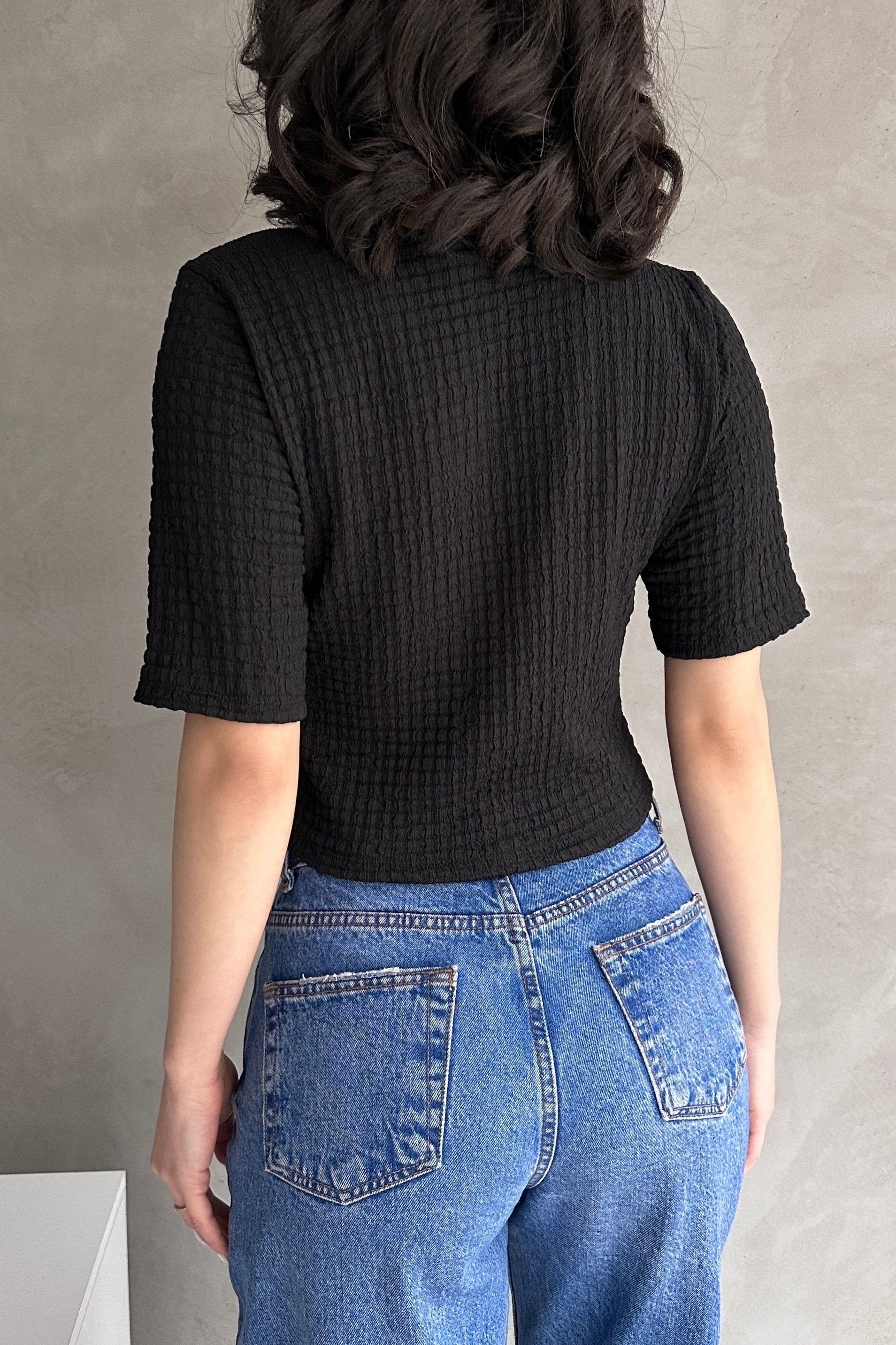 V Yaka Önü Bağlamalı Gofre Crop Bluz