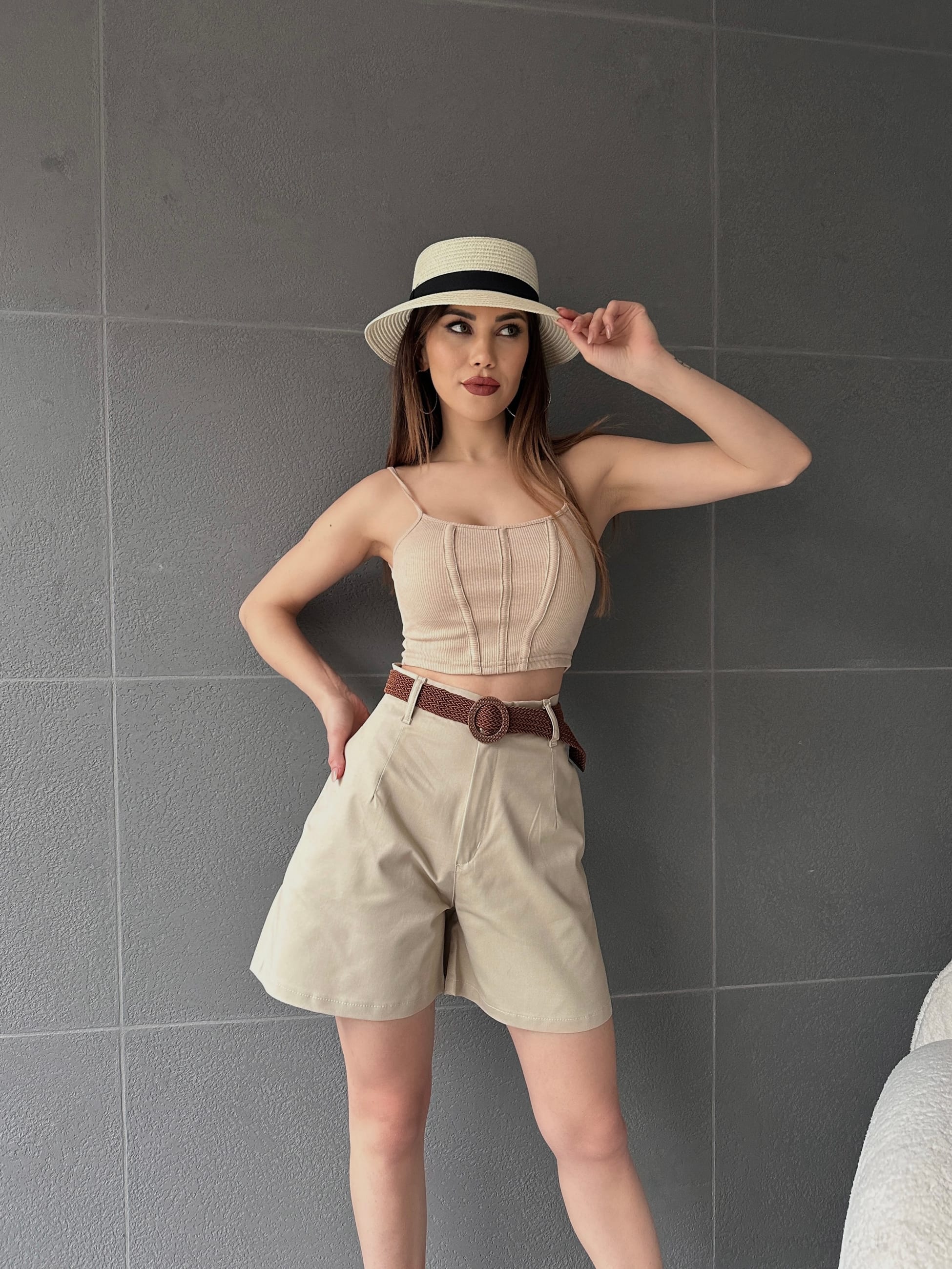 Beli Kemerli Geniş Paçalı Mom Şort - Görsel 5