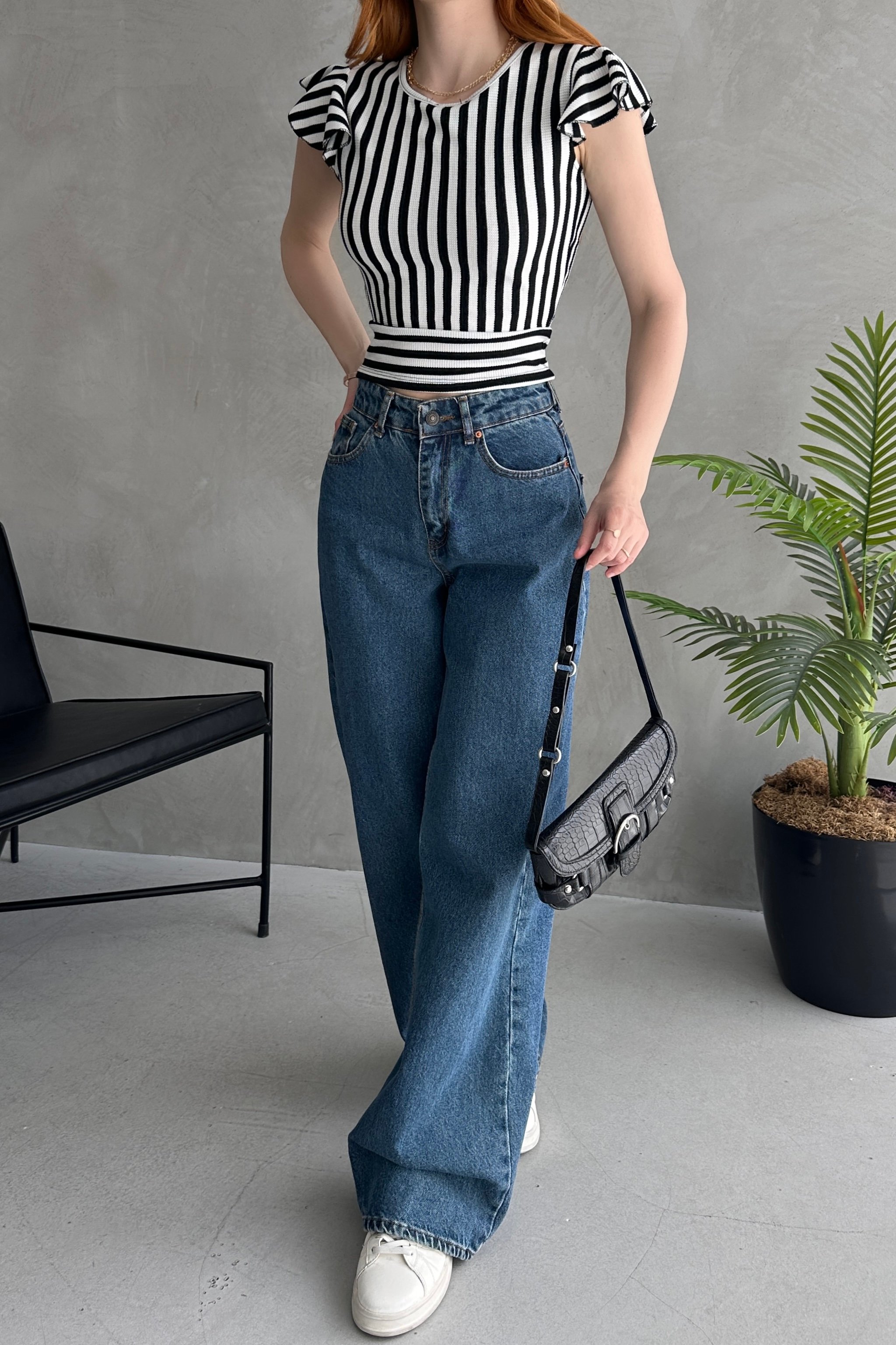 Sırtı Fiyonk Bağlamalı Çizgi Detaylı Crop Bluz