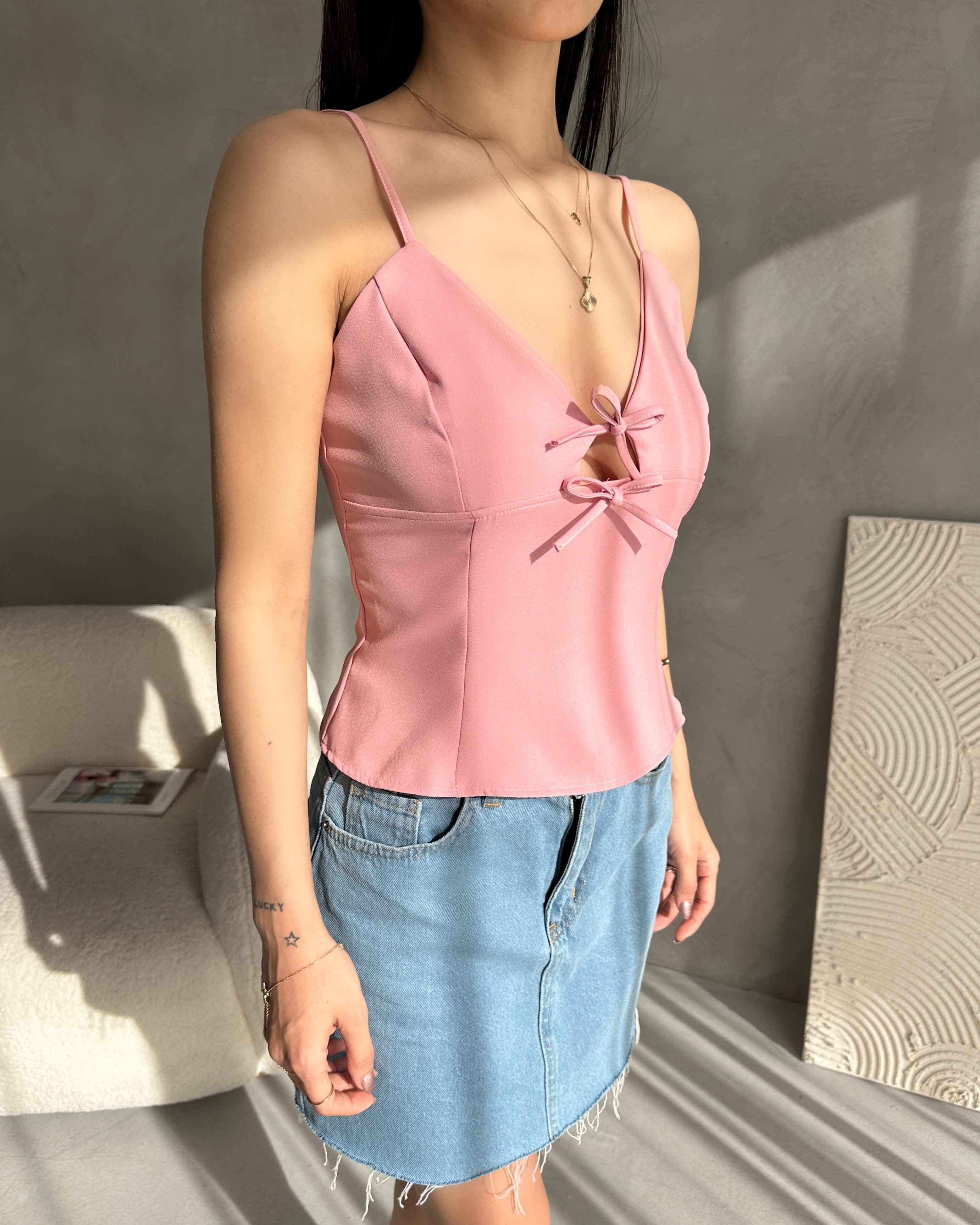 İp Askılı Fiyonk Detaylı Crep Bluz
