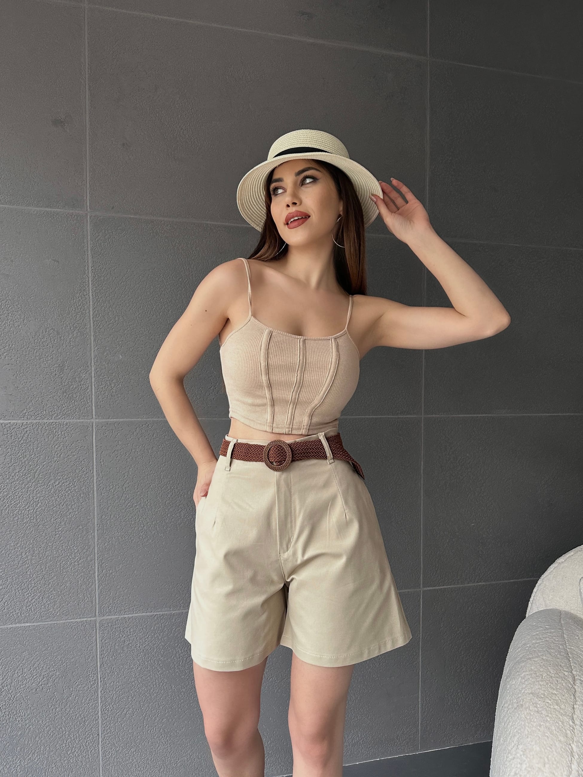 Beli Kemerli Geniş Paçalı Mom Şort - Görsel 3