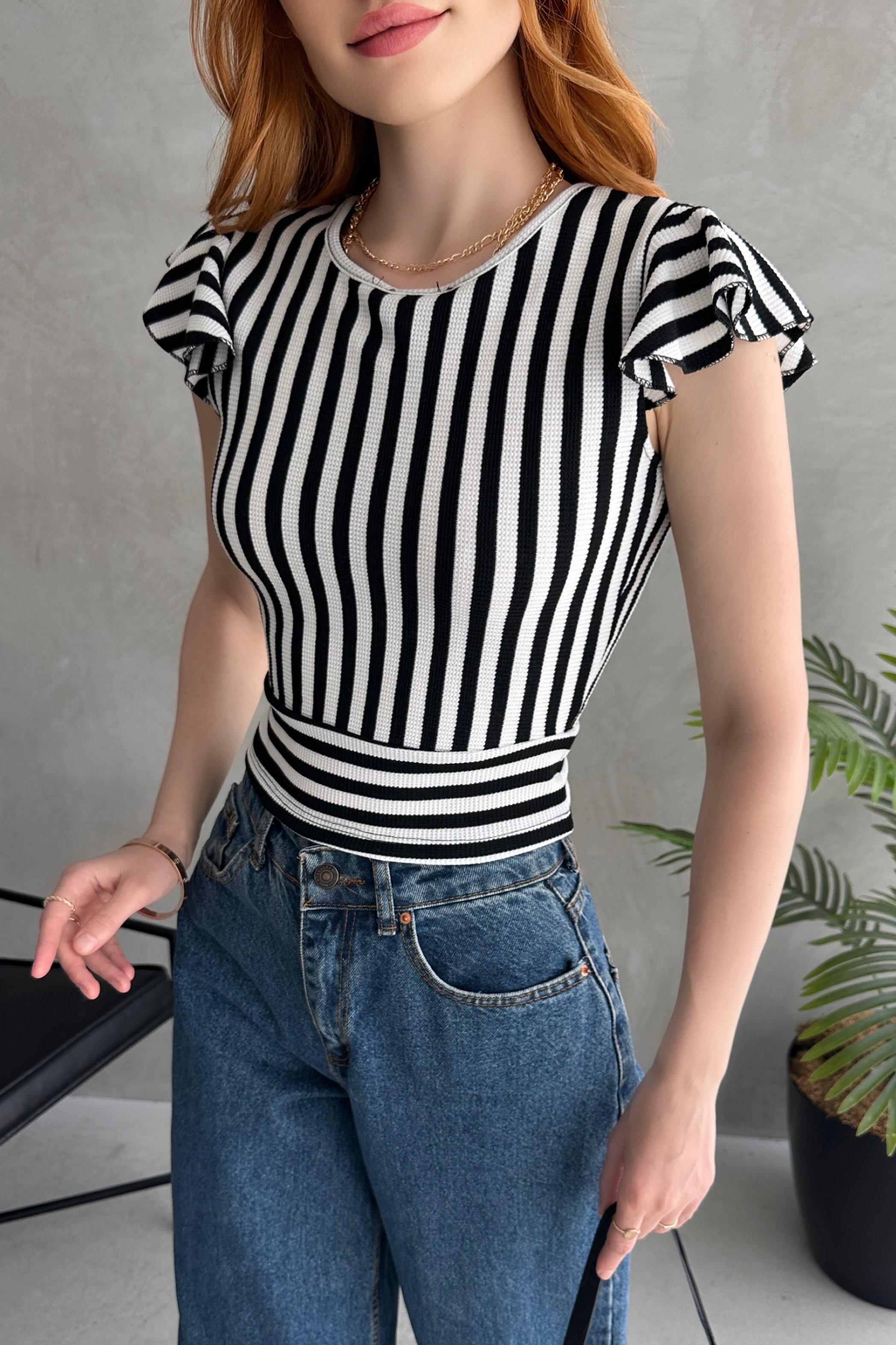 Sırtı Fiyonk Bağlamalı Çizgi Detaylı Crop Bluz