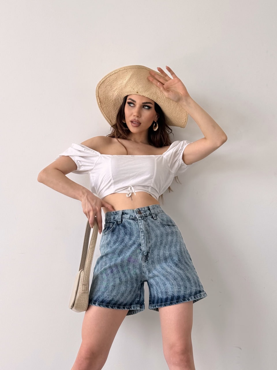 Paçası Püsküllü Desenli Denim Şort - Görsel 3