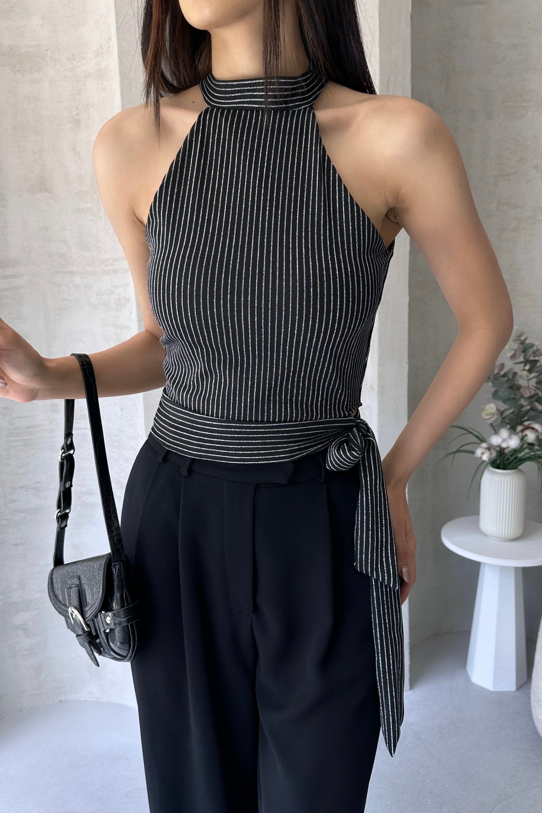 Çizgili Beli Kuşak Detaylı Halter Bluz