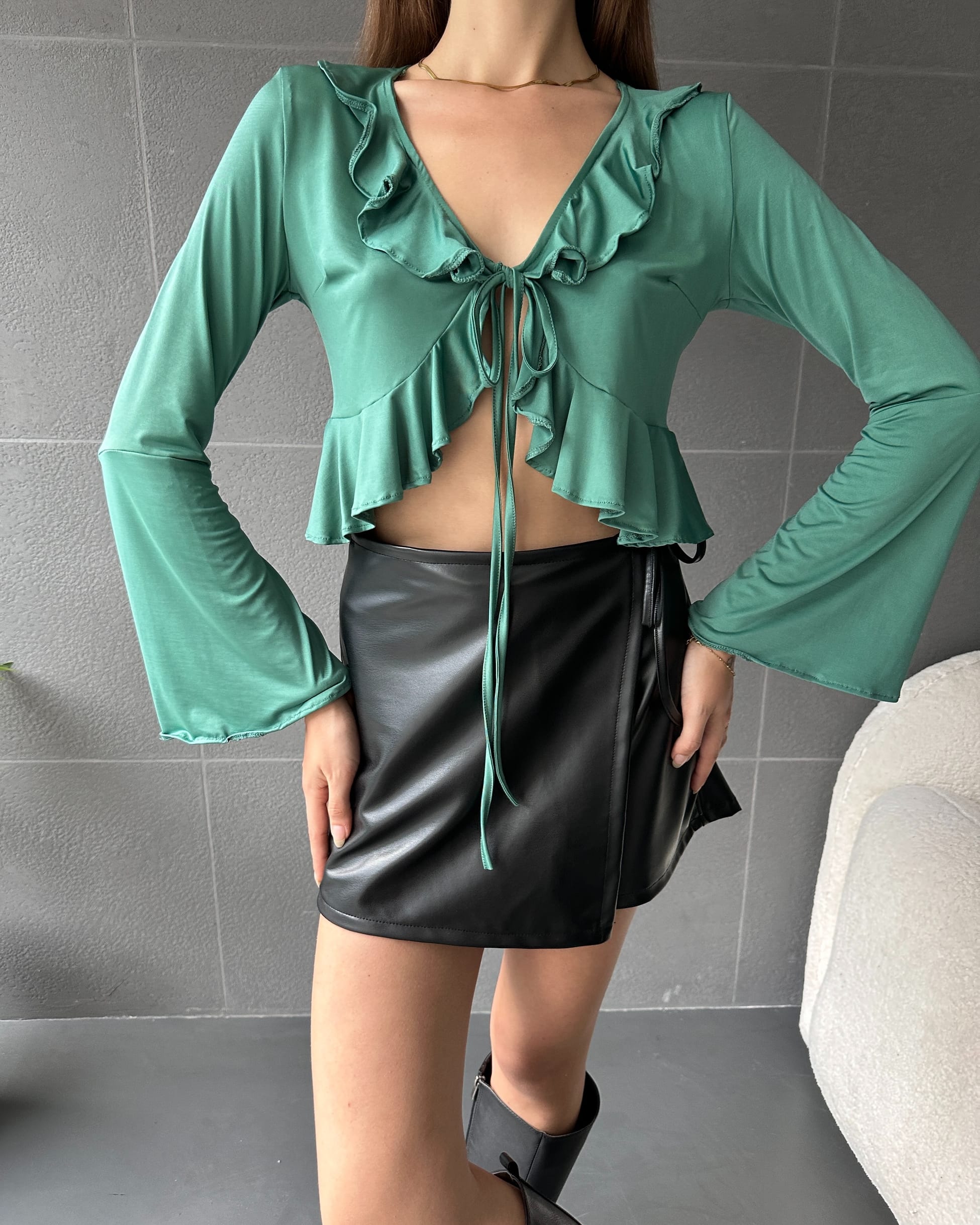 Fırfır Detaylı Önü Bağlamalı Crop Bluz - Görsel 3