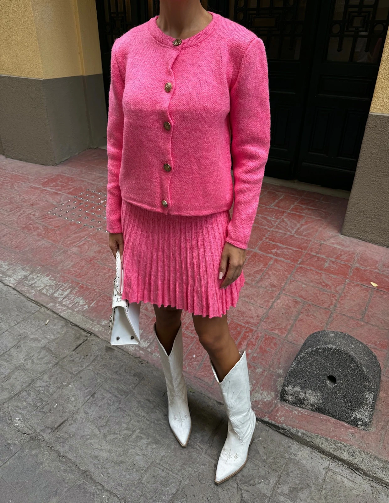 Bisiklet Yaka Hırka Ve Pile Detaylı Etek Triko Takım