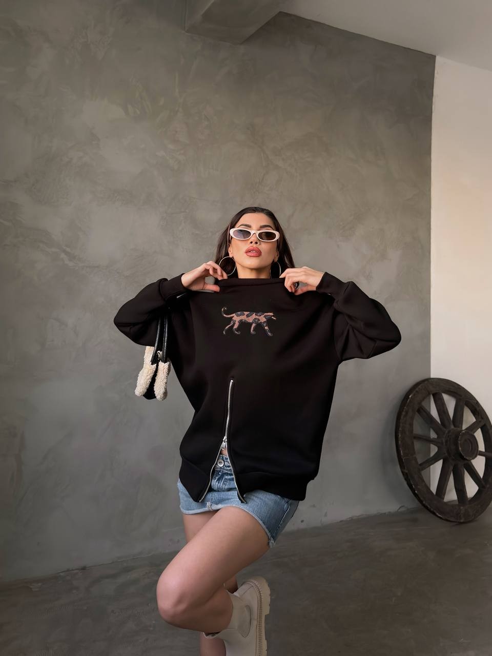 Fermuarlı Nakış Detaylı Sweatshirt