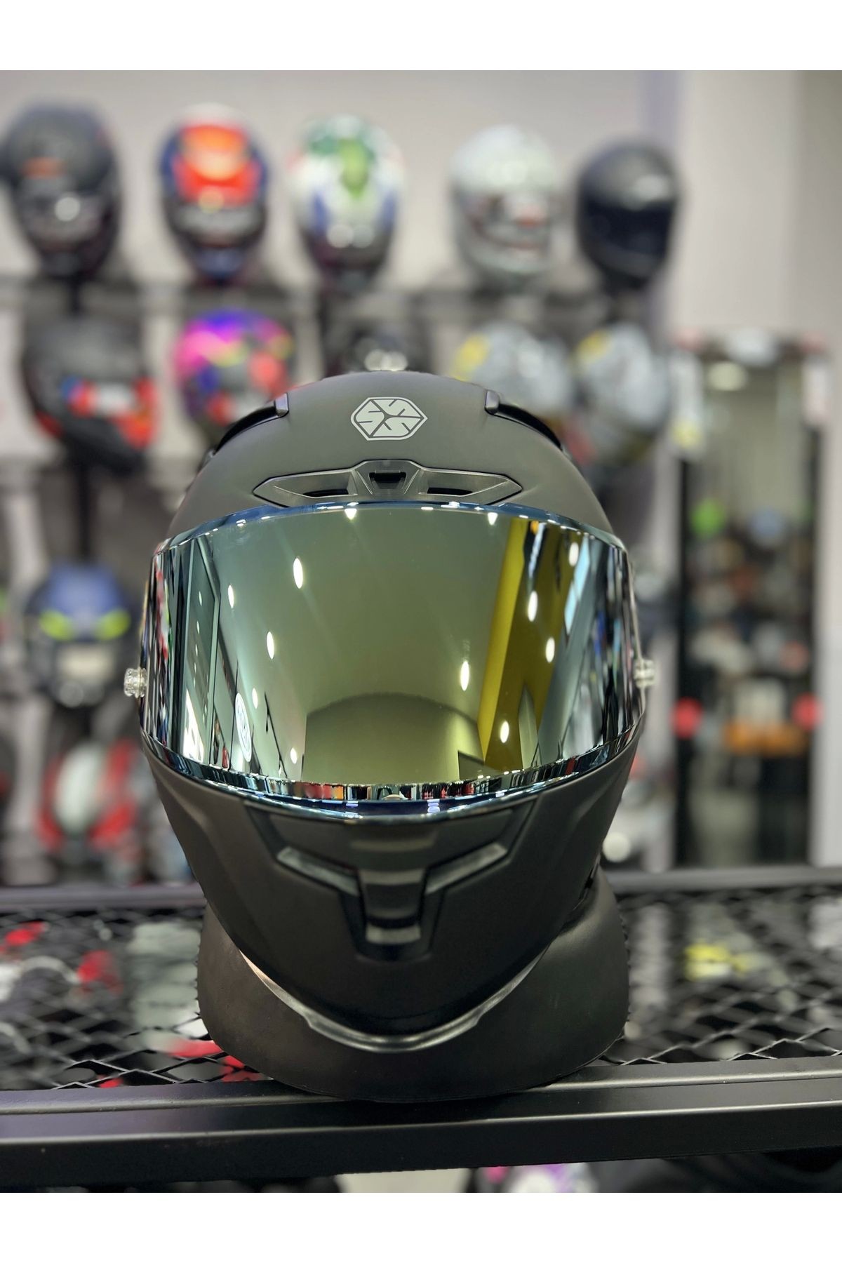 871 Mat Siyah Gold Vizör Kapalı Kask