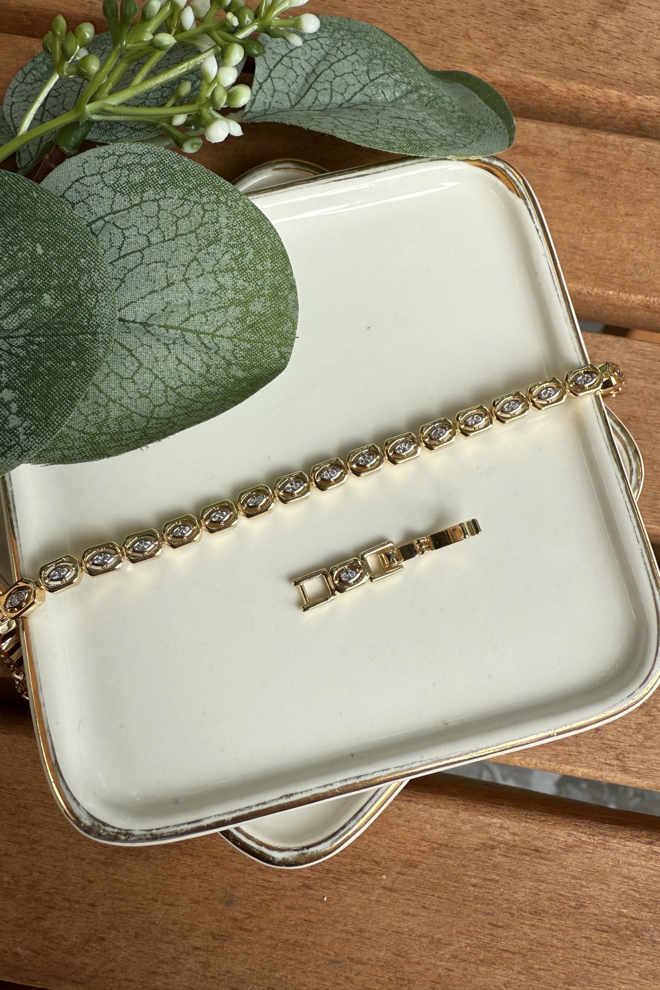 14K Altın Kaplama Sıralı Dikdörtgen İçerisinde Badem Taşlı Bileklik