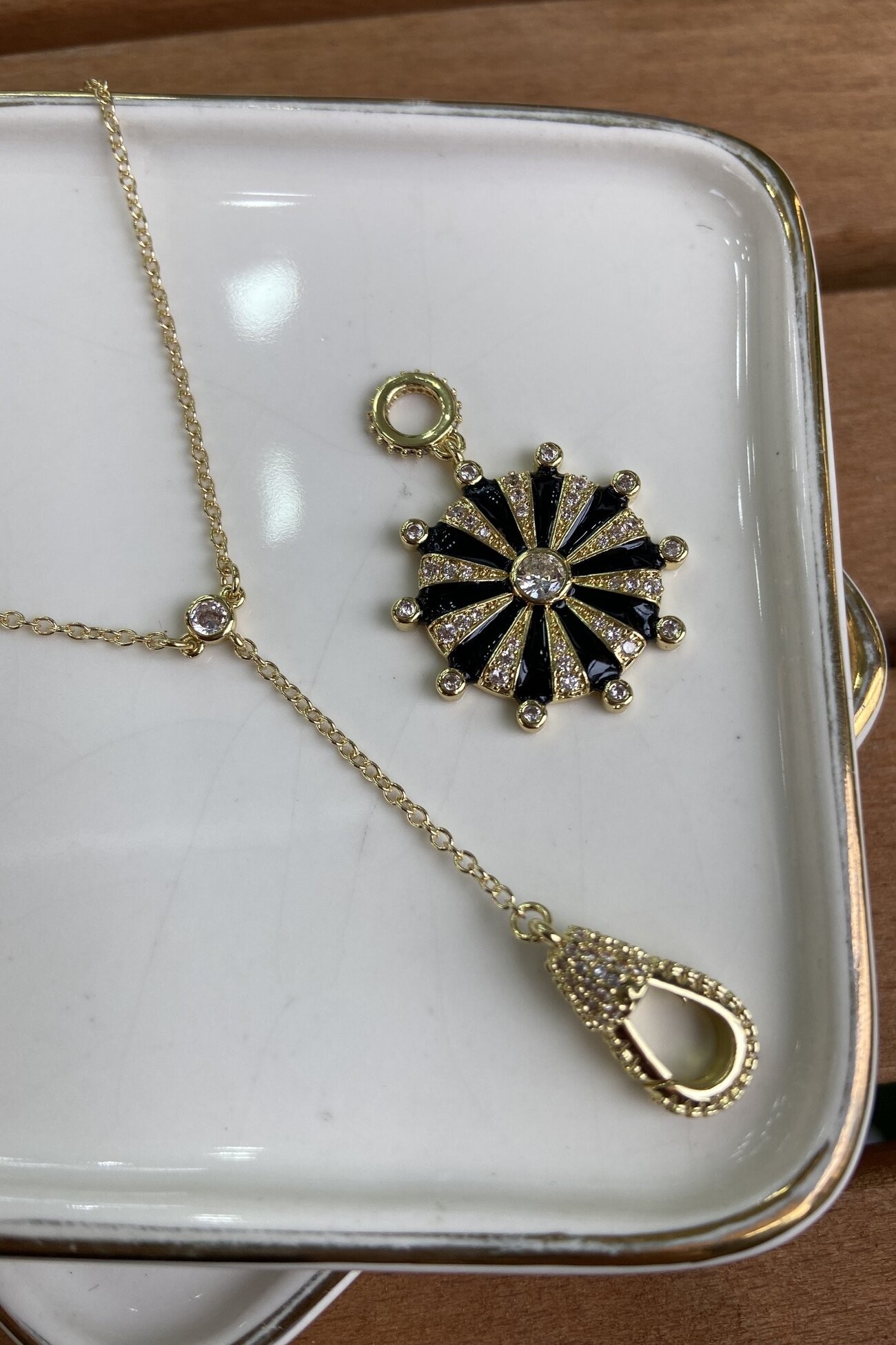 14K Altın Kaplama Siyah Mineli & Taşlı Tasarım Kolye 47 cm