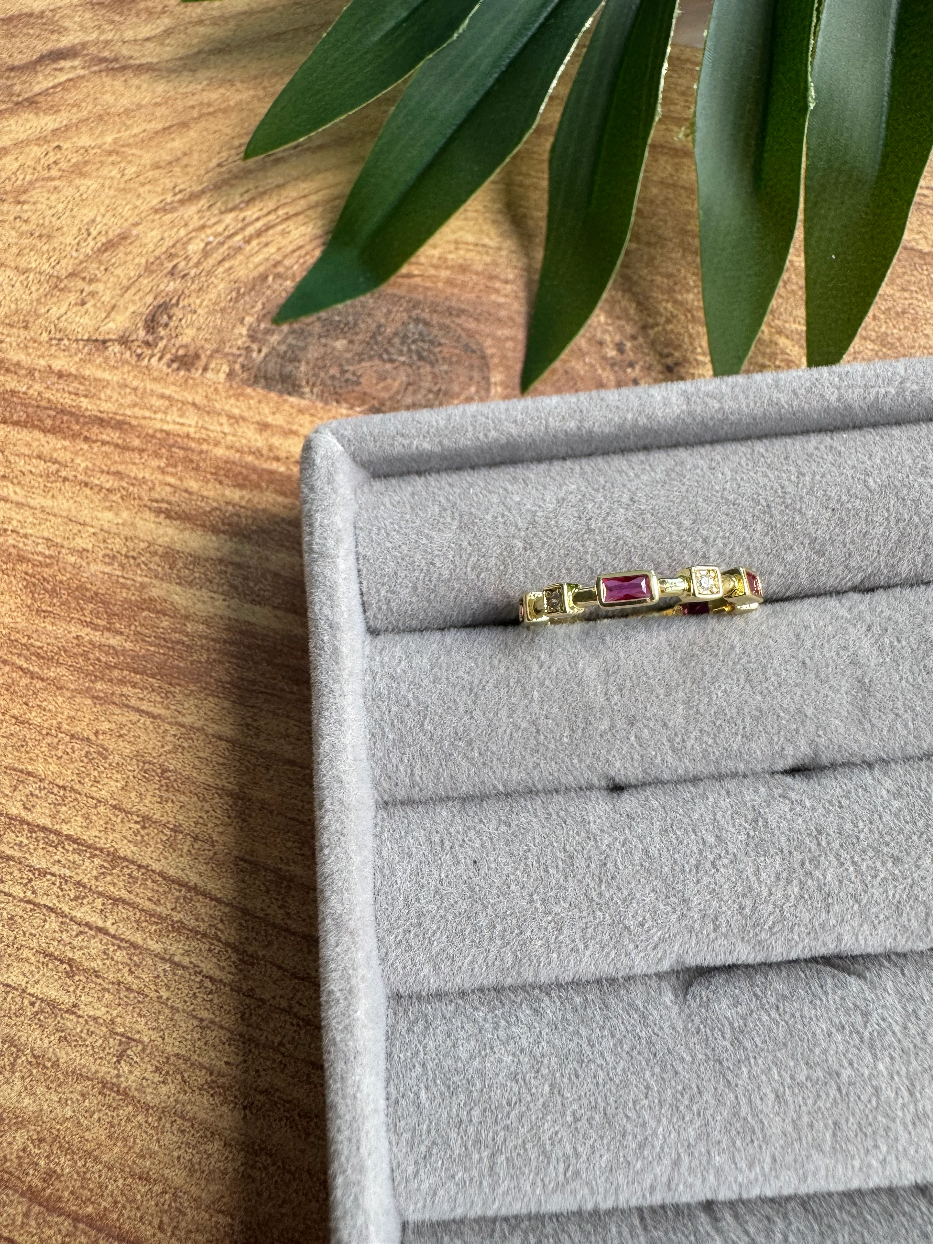 14K Altın Kaplama Fuşya Yatay Baget Taşlı Yüzük