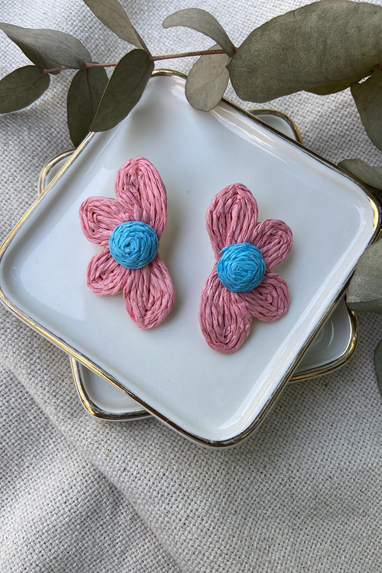 Pembe Hasır Yarım Çiçek Küpe