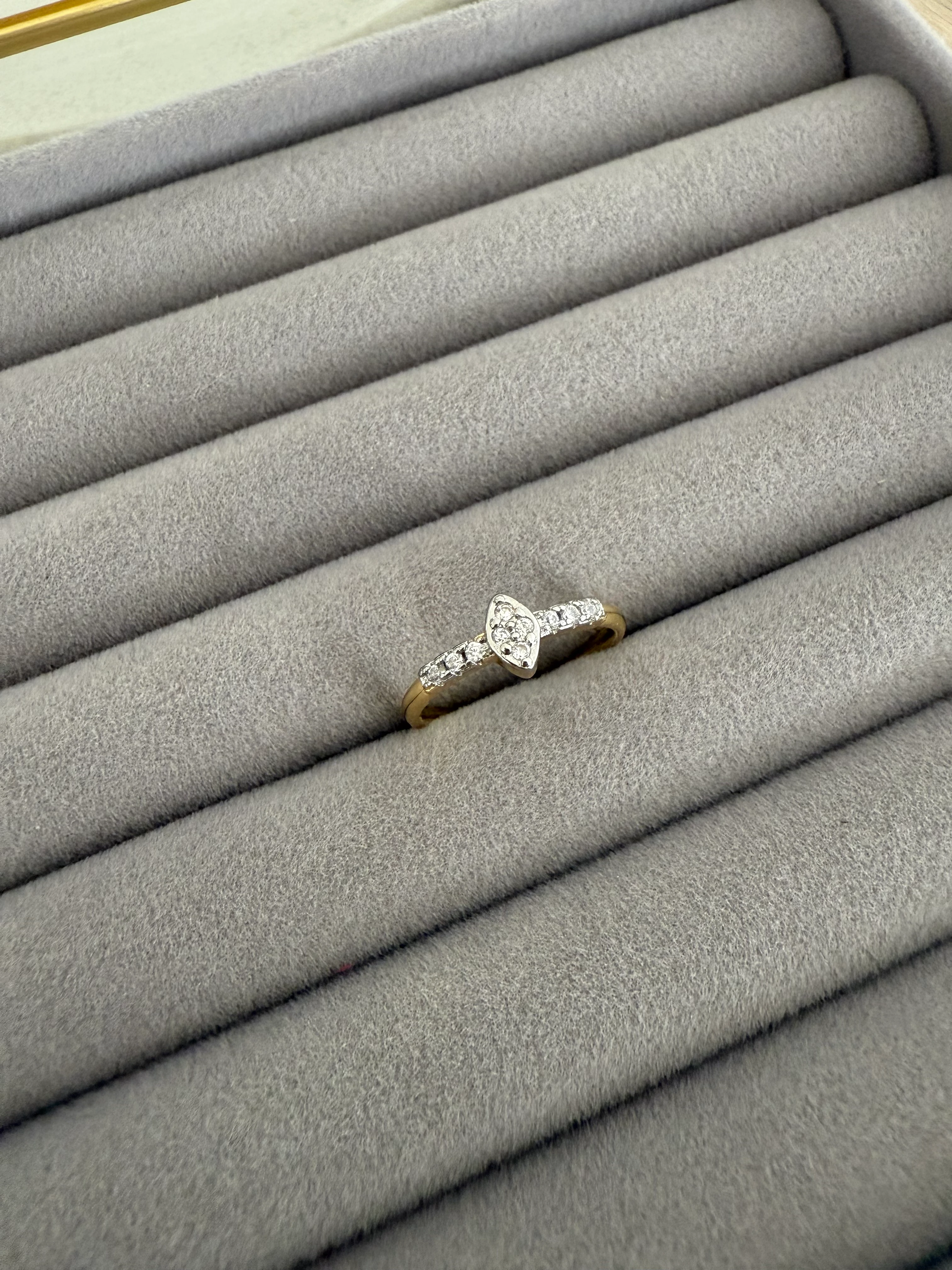 14K Altın Kaplama Ortası Badem Taşlı Nostalji Yüzük