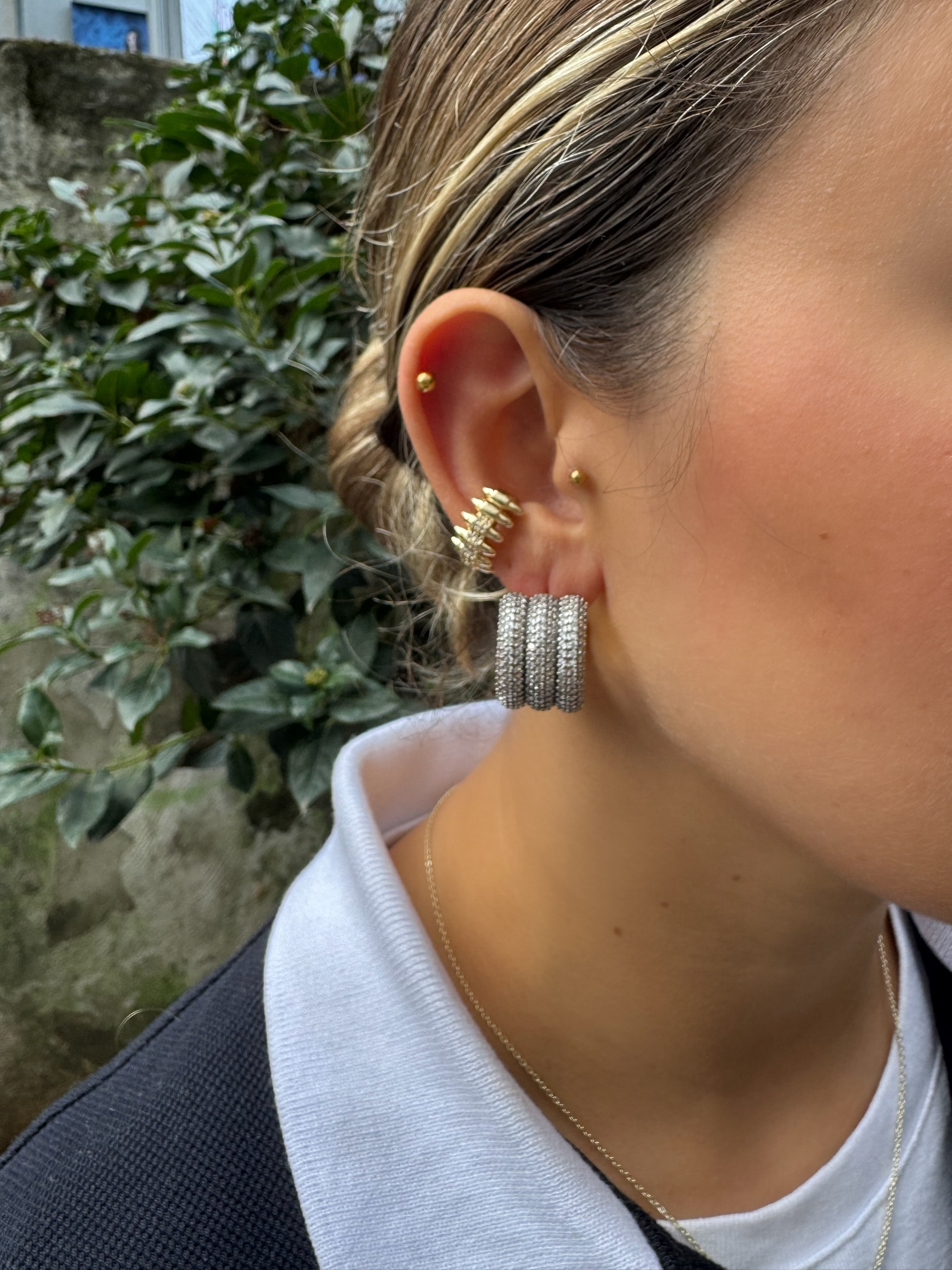 Ortası Çift Sıra Taşlı Sıralı Çivi Kıkırdak Küpe