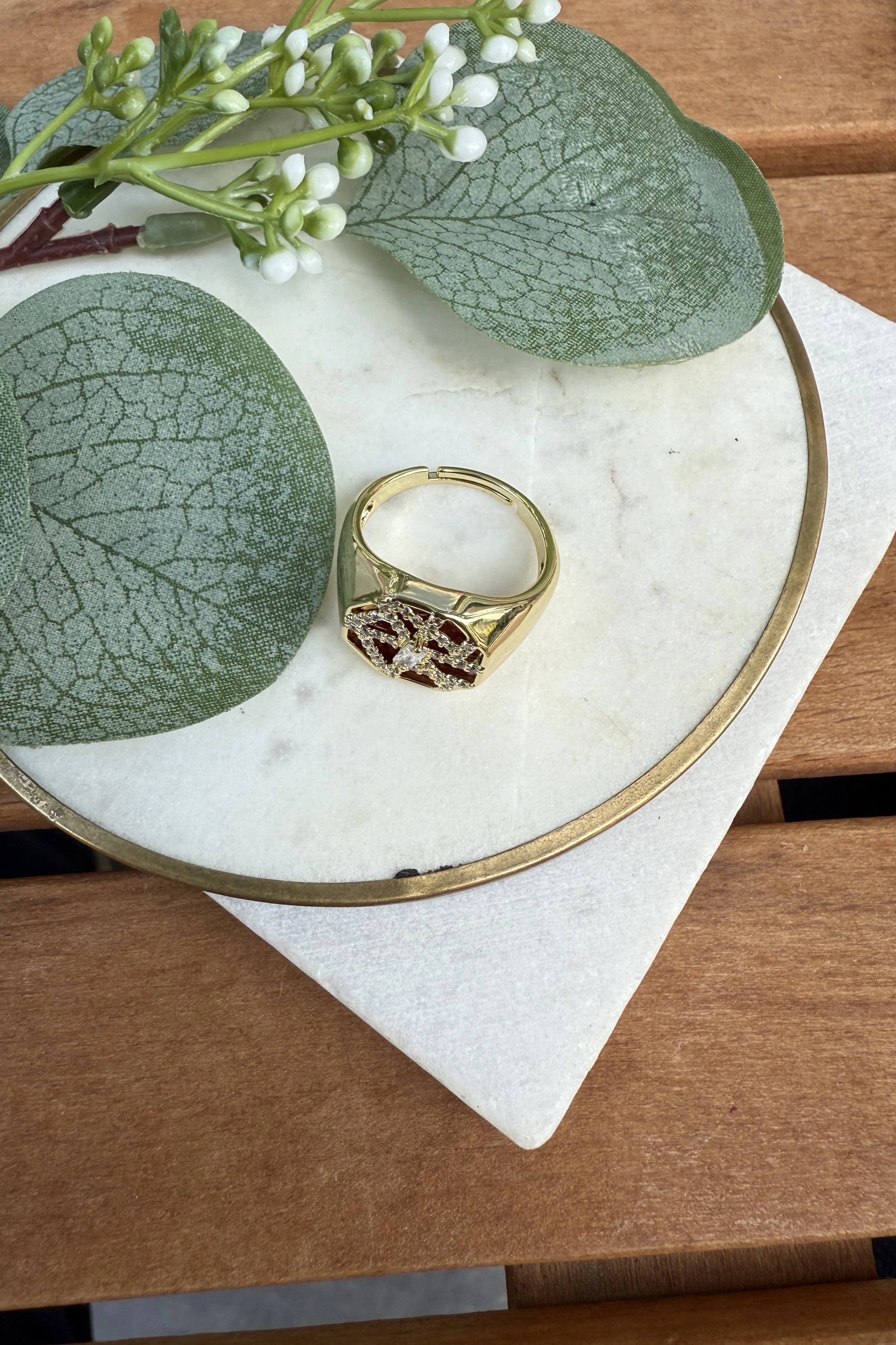 14K Altın Kaplama Bordo Plaka Üzeri Motif Yüzük