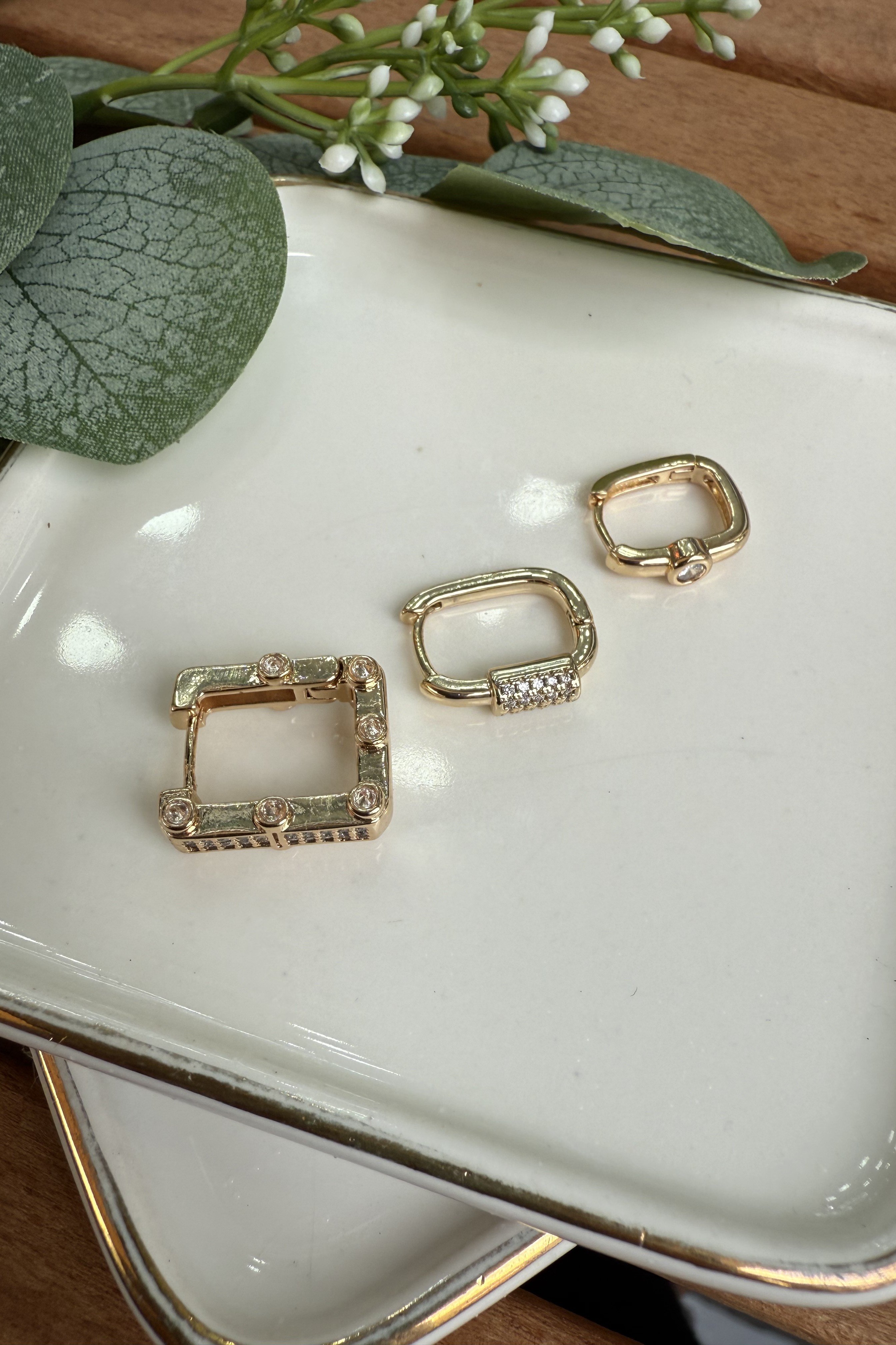 14K Altın Kaplama Ortası Taşlı Dikdörtgen 3'lü Küpe Seti Gold