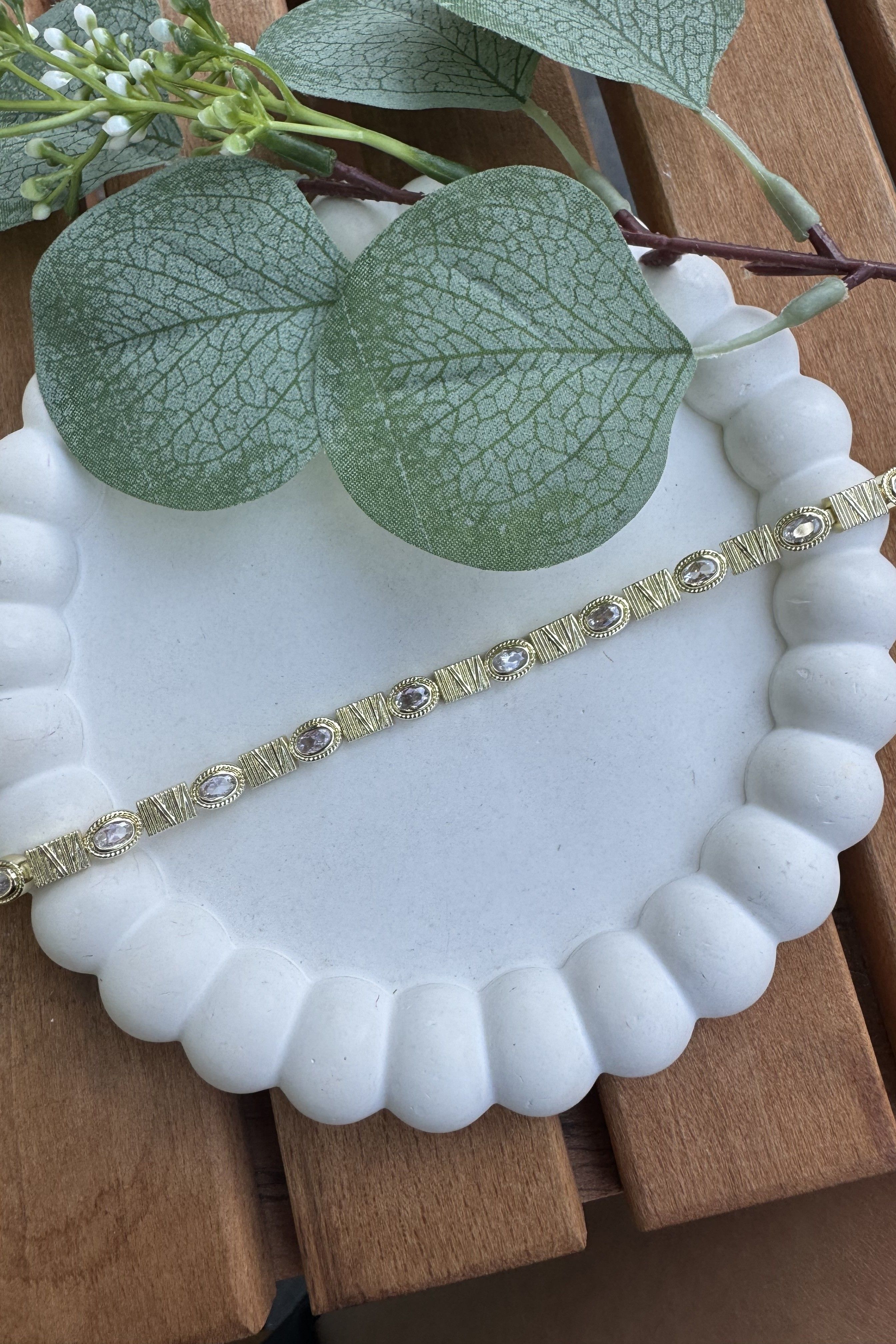 14K Altın Kaplama Dokulu Plaka Arası Taşlar Bileklik 17+1cm