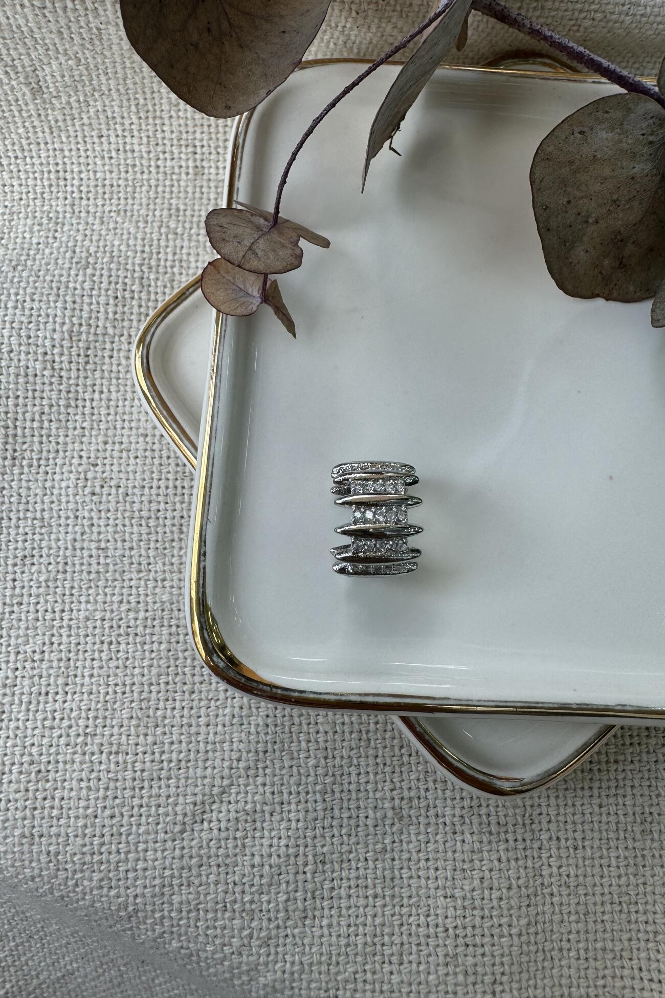 Sıralı Minik Beş Taşlı Kıkırdak Küpe Silver