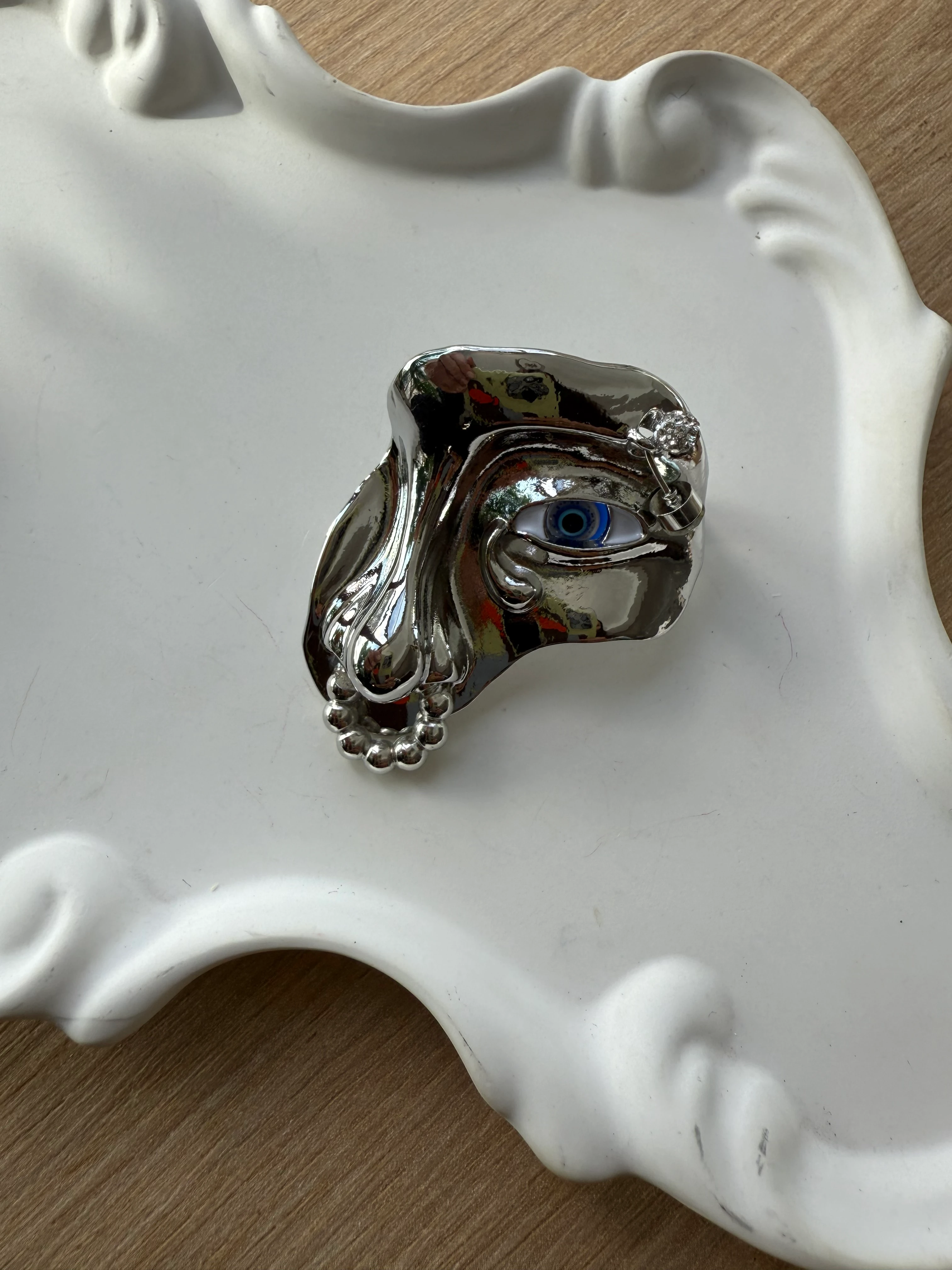 Gümüş Piercingli Maske Broş