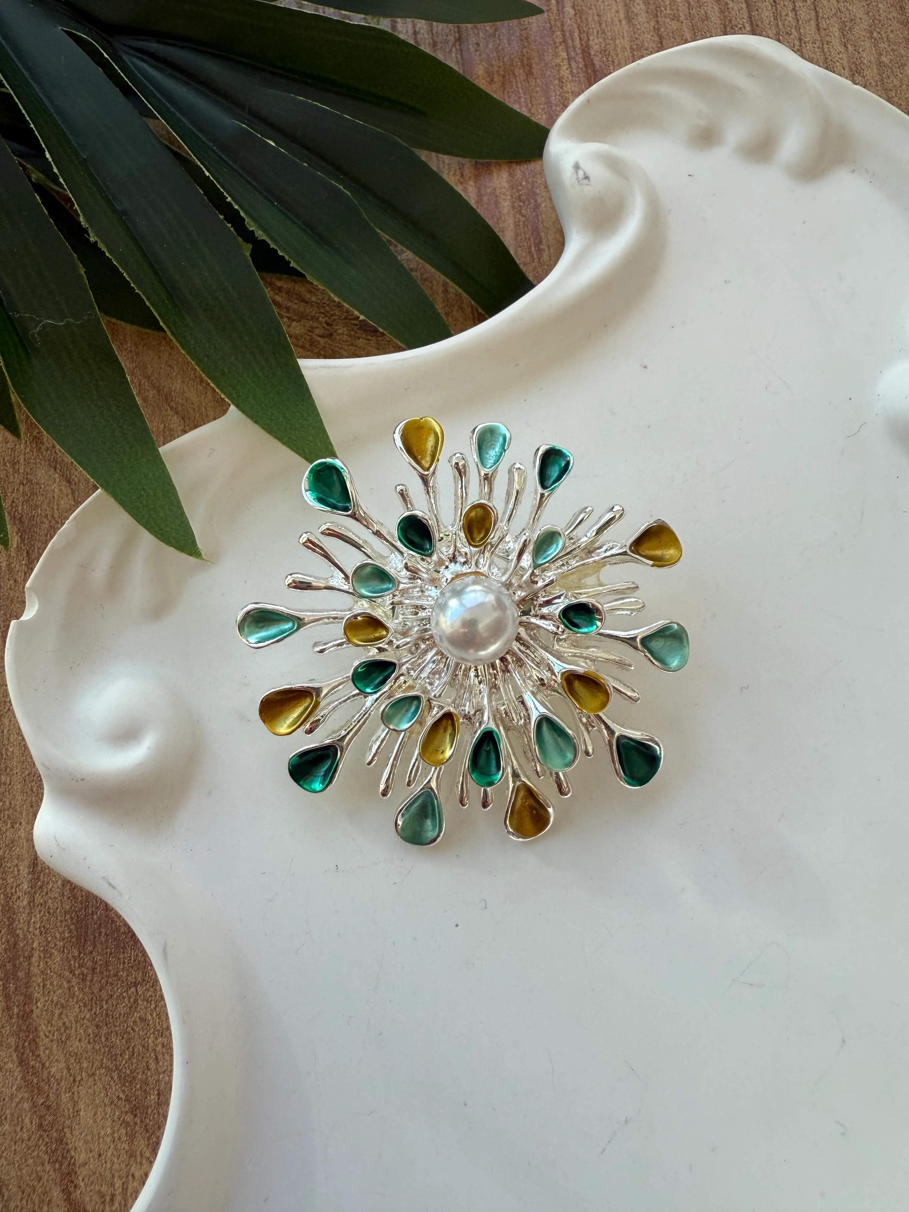 Renkli Mineli İnci Broş