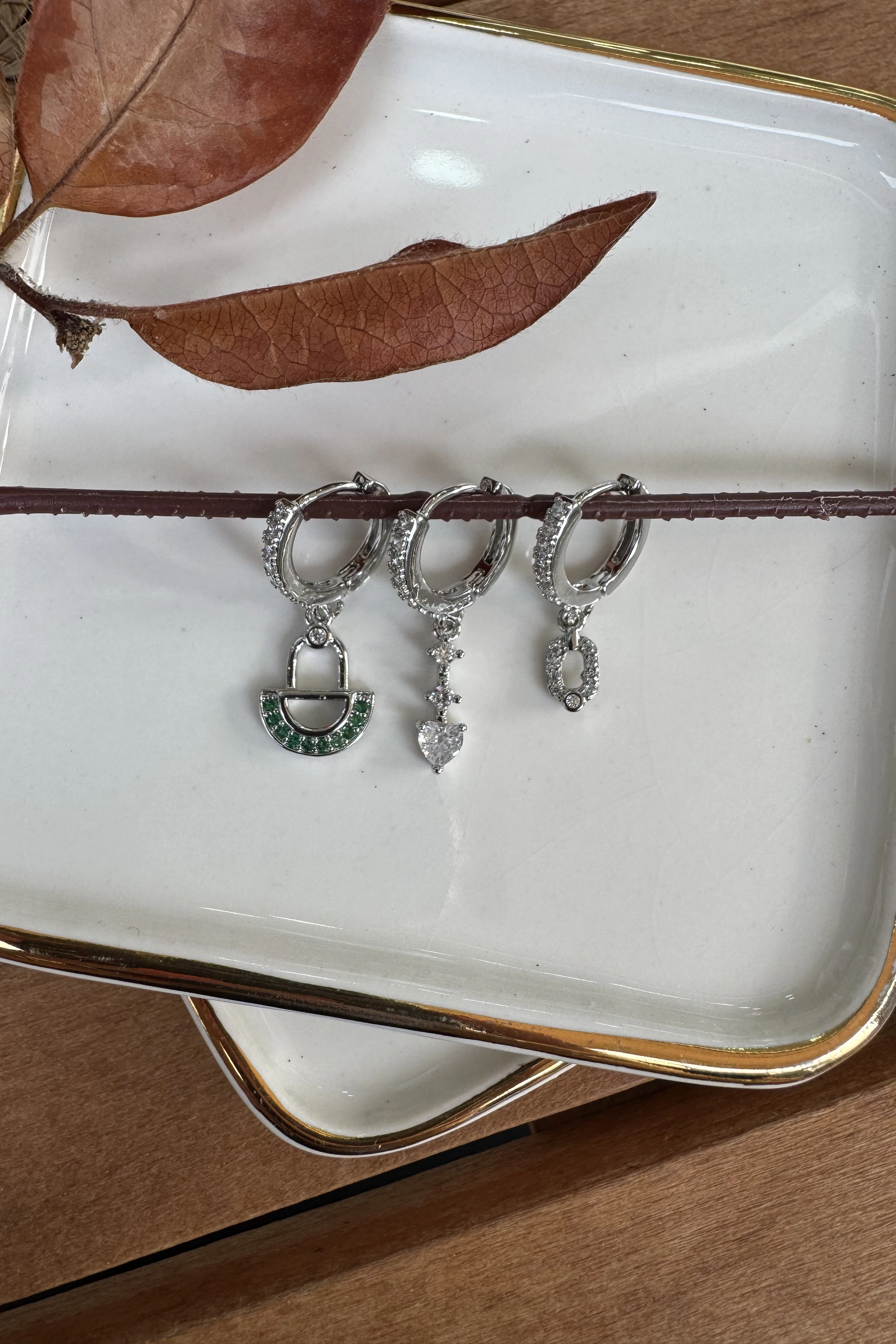 14K Altın Kaplama Yeşil Taşlı Sepet 3'lü Küpe Seti Silver