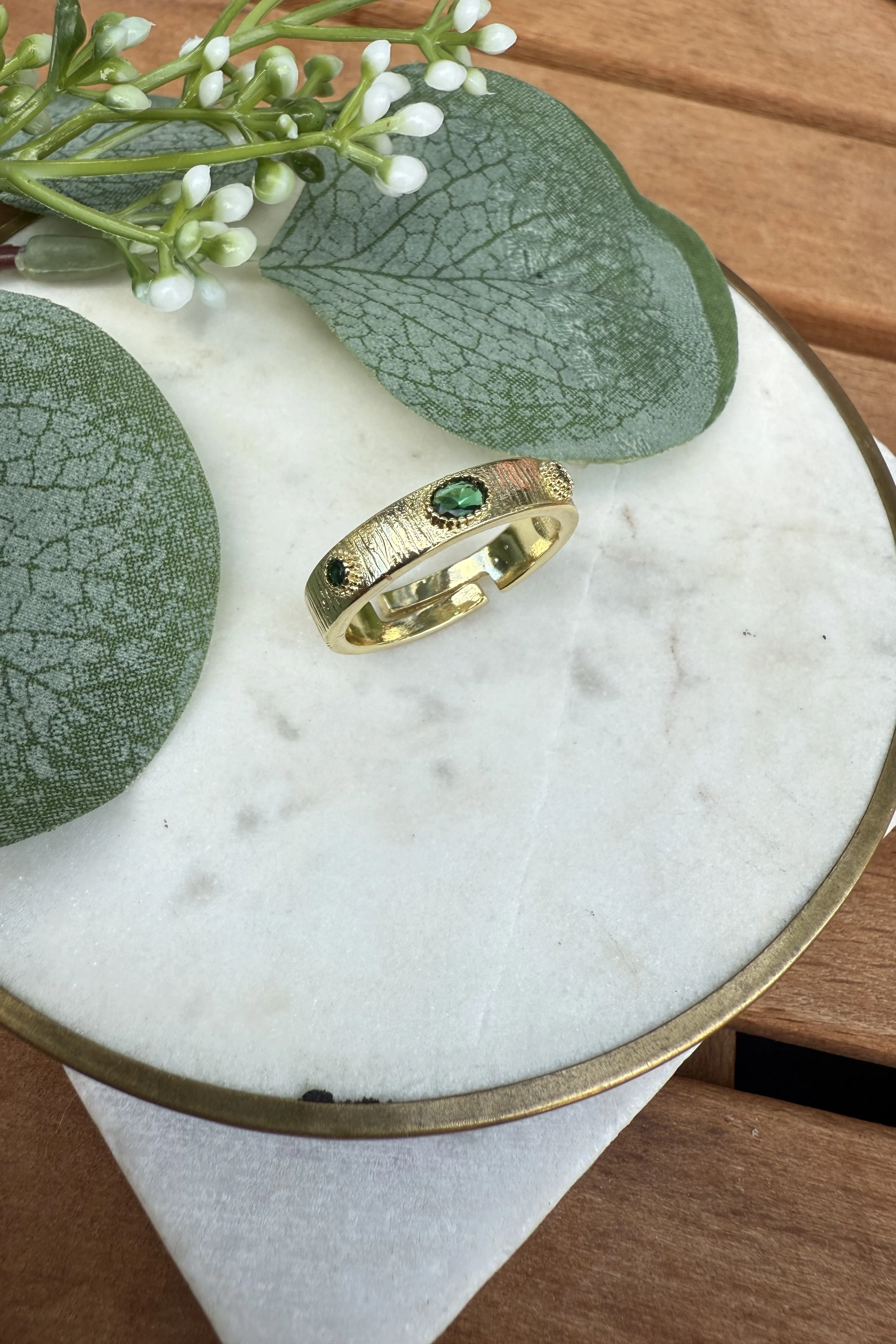14K Altın Kaplama Doku Plaka Üstü Yeşil Taş Yüzük