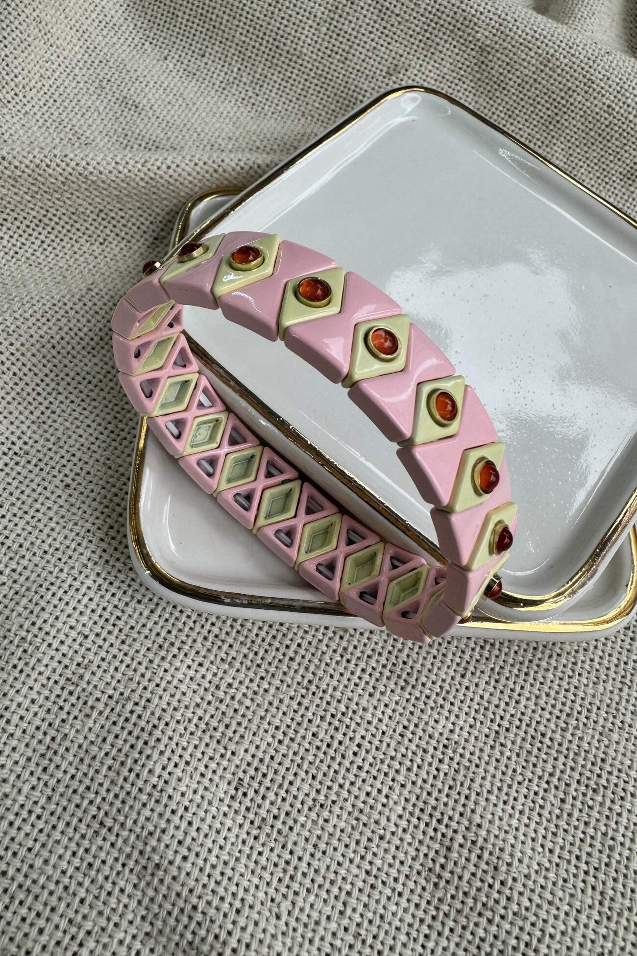 Pembe Ortası Turuncu Göz Detaylı Domino Bileklik