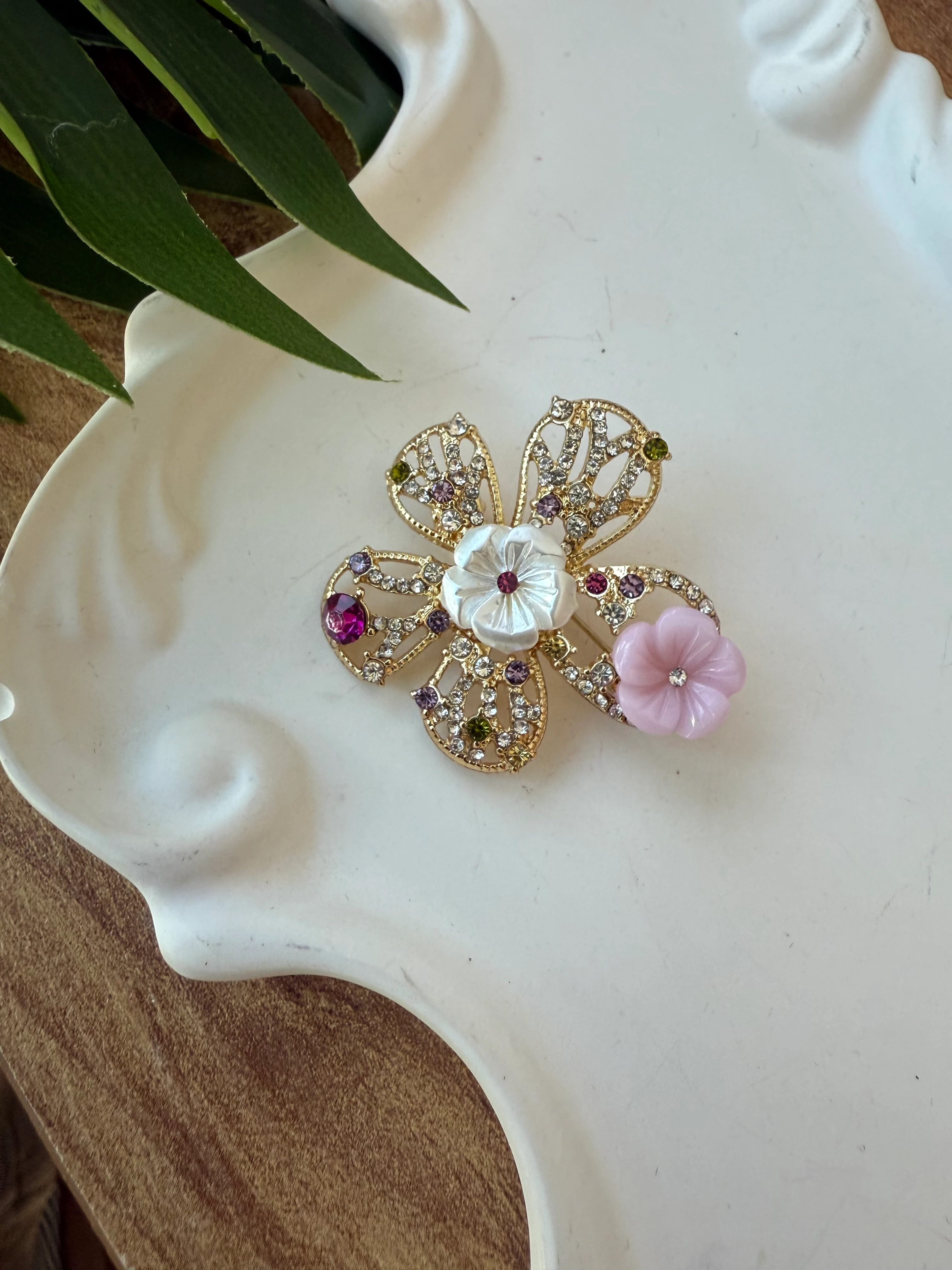 Taşlı Çiçek Broş