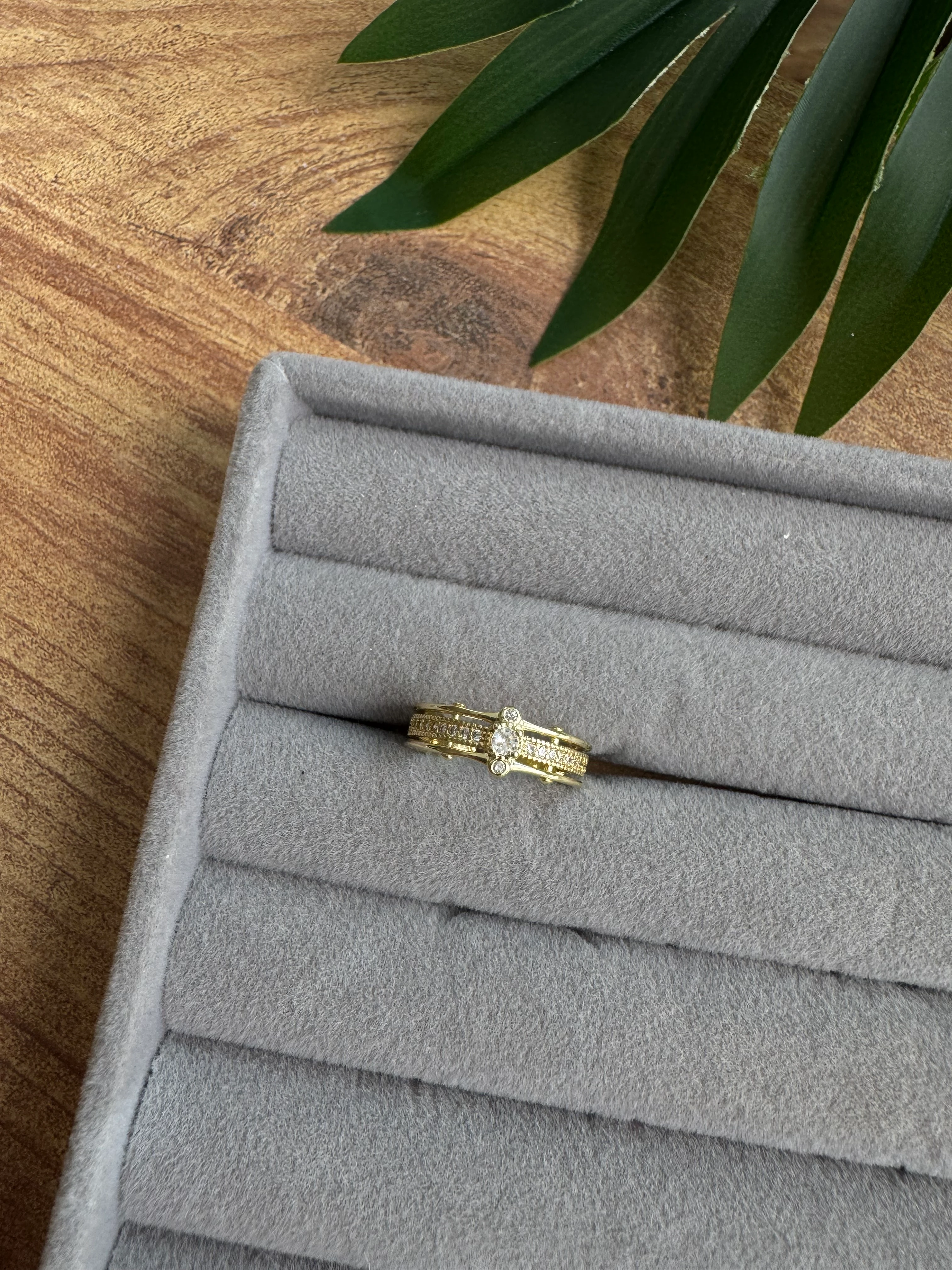 14K Altın Kaplama Üç Sıra Ortası Taşlı Serçe Parmak Yüzüğü Gold