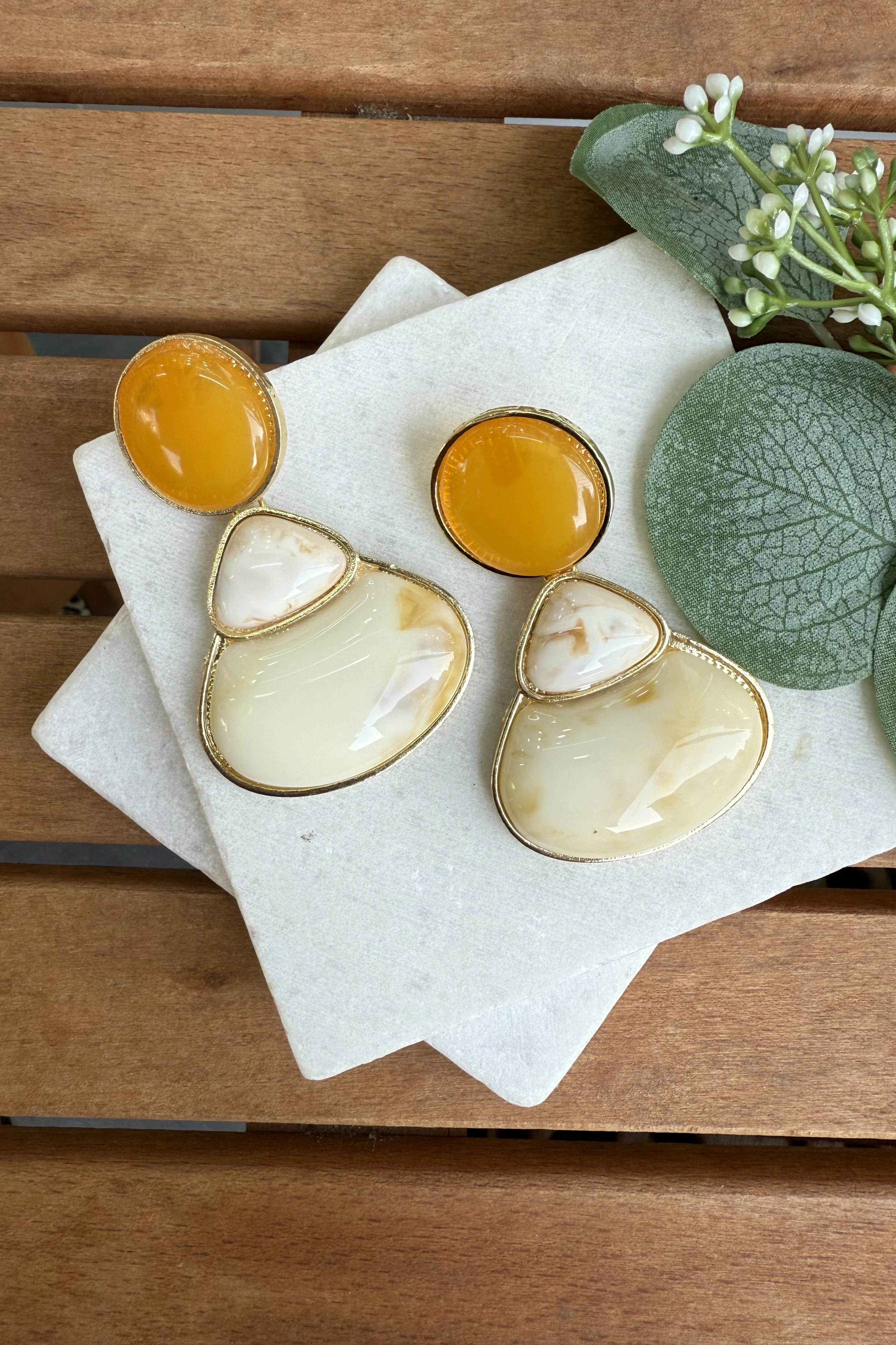 ZR Model Krem Kemik Akrilik Küpe