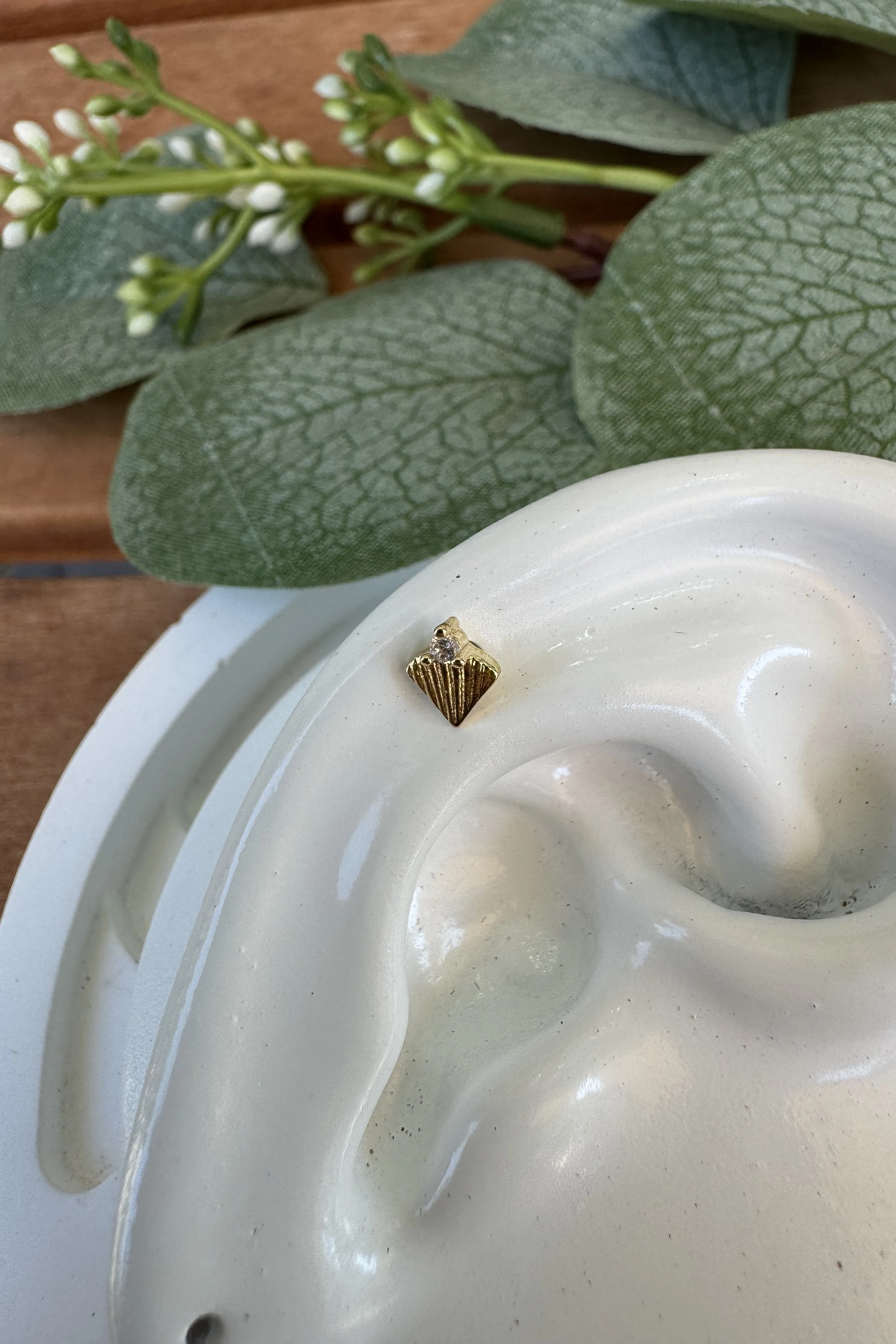 Cerrahi Çelik Önden Çevirmeli Piercing Gold