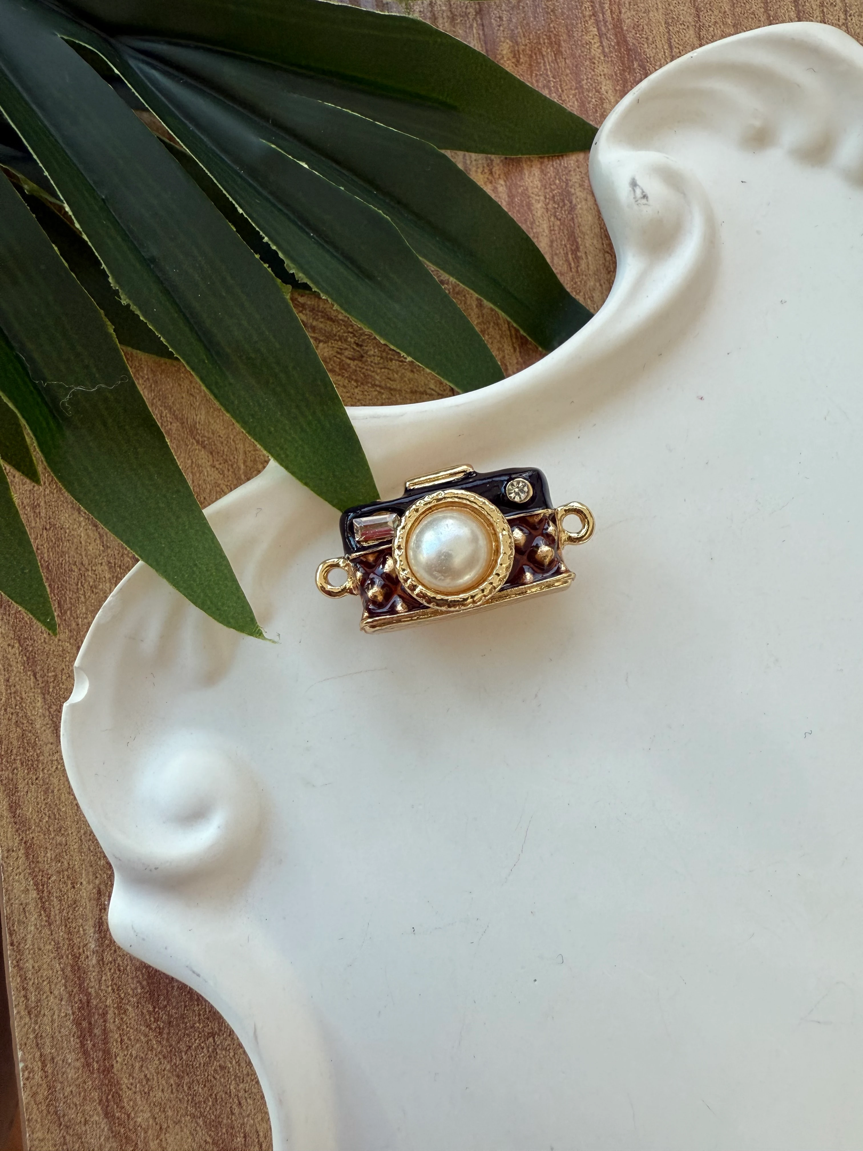 İncili Fotoğraf Makinesi Broş