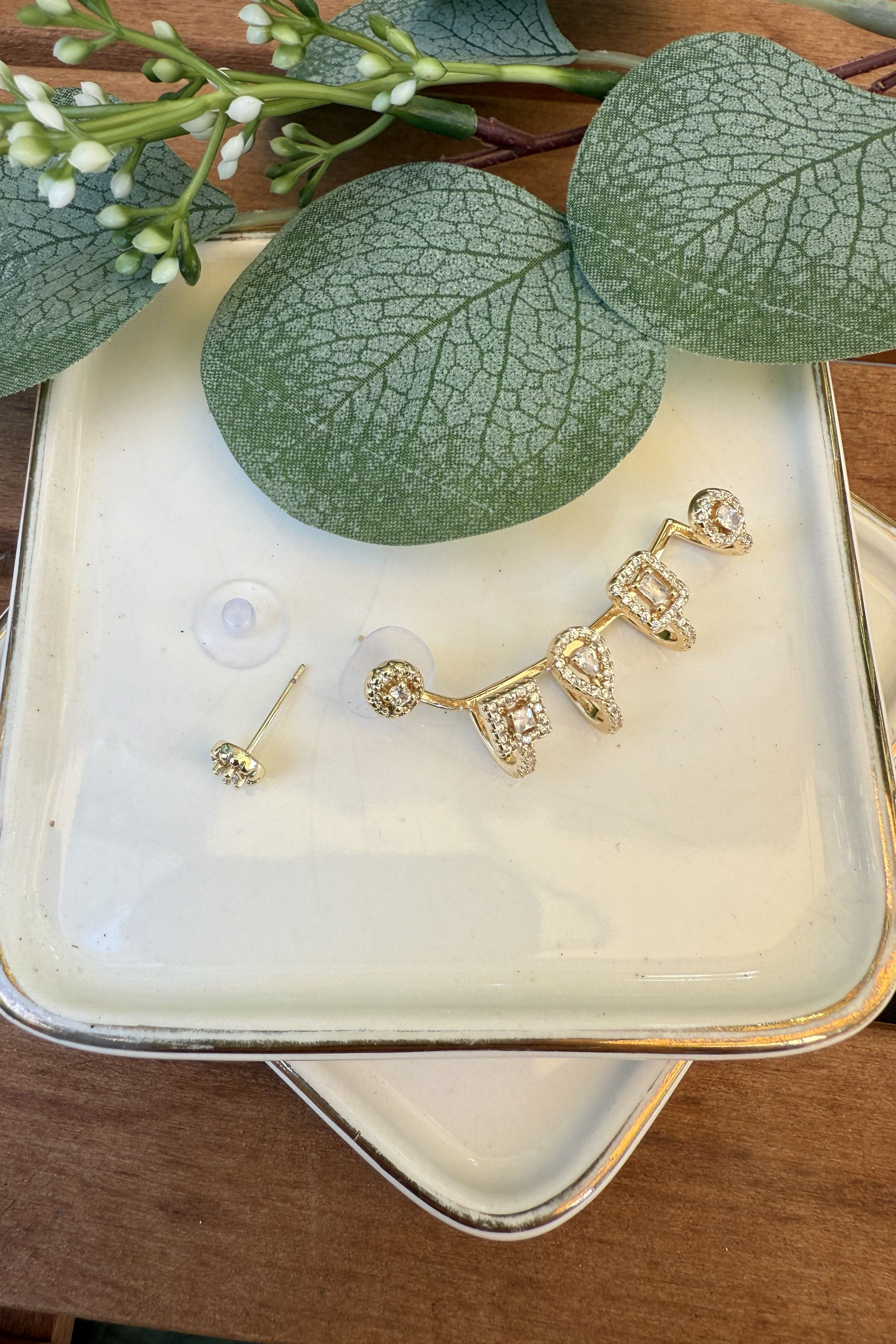 14K Altın Kaplama Kulağa Geçmeli 5'li Görünüm Küpe Gold