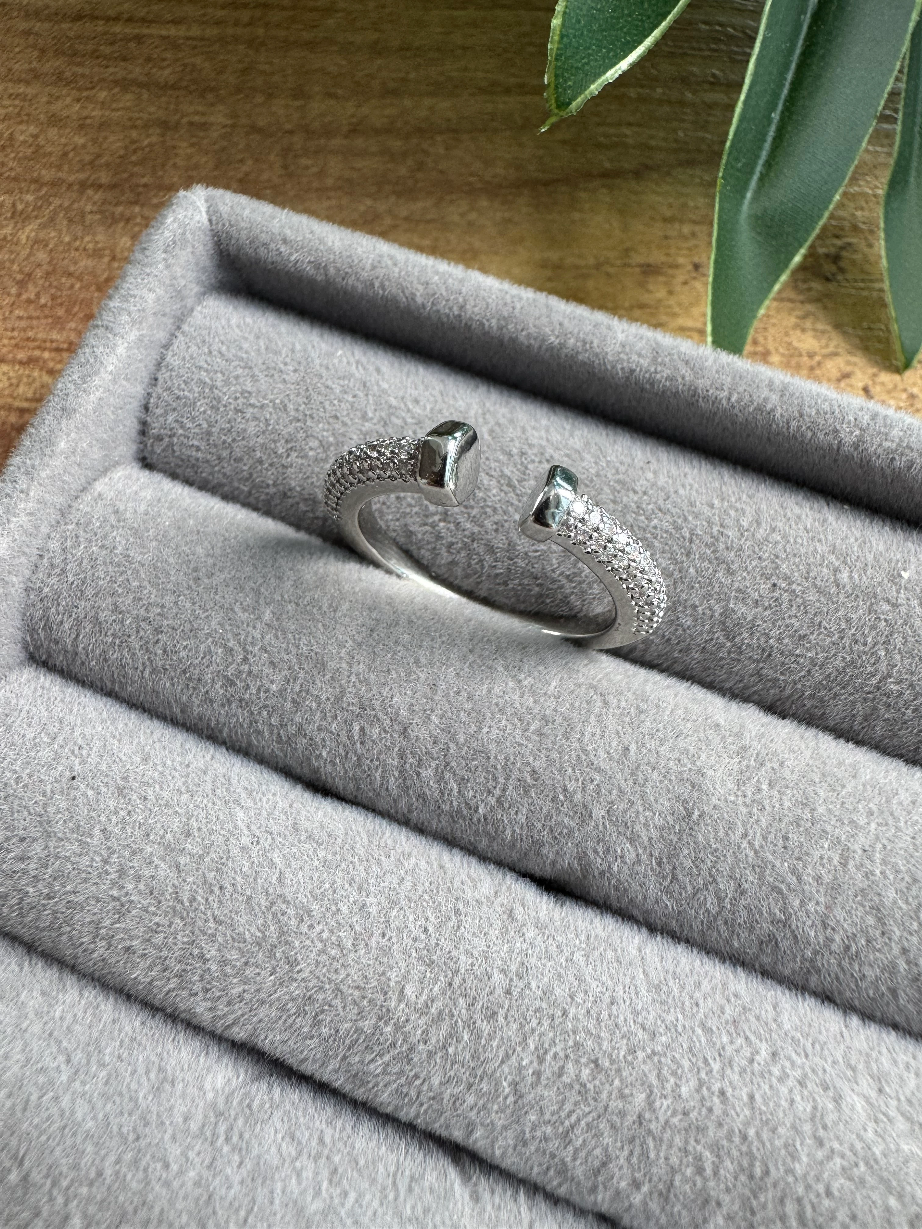 14K Altın Kaplama Önden Kapamalı Taşlı Yüzük Silver