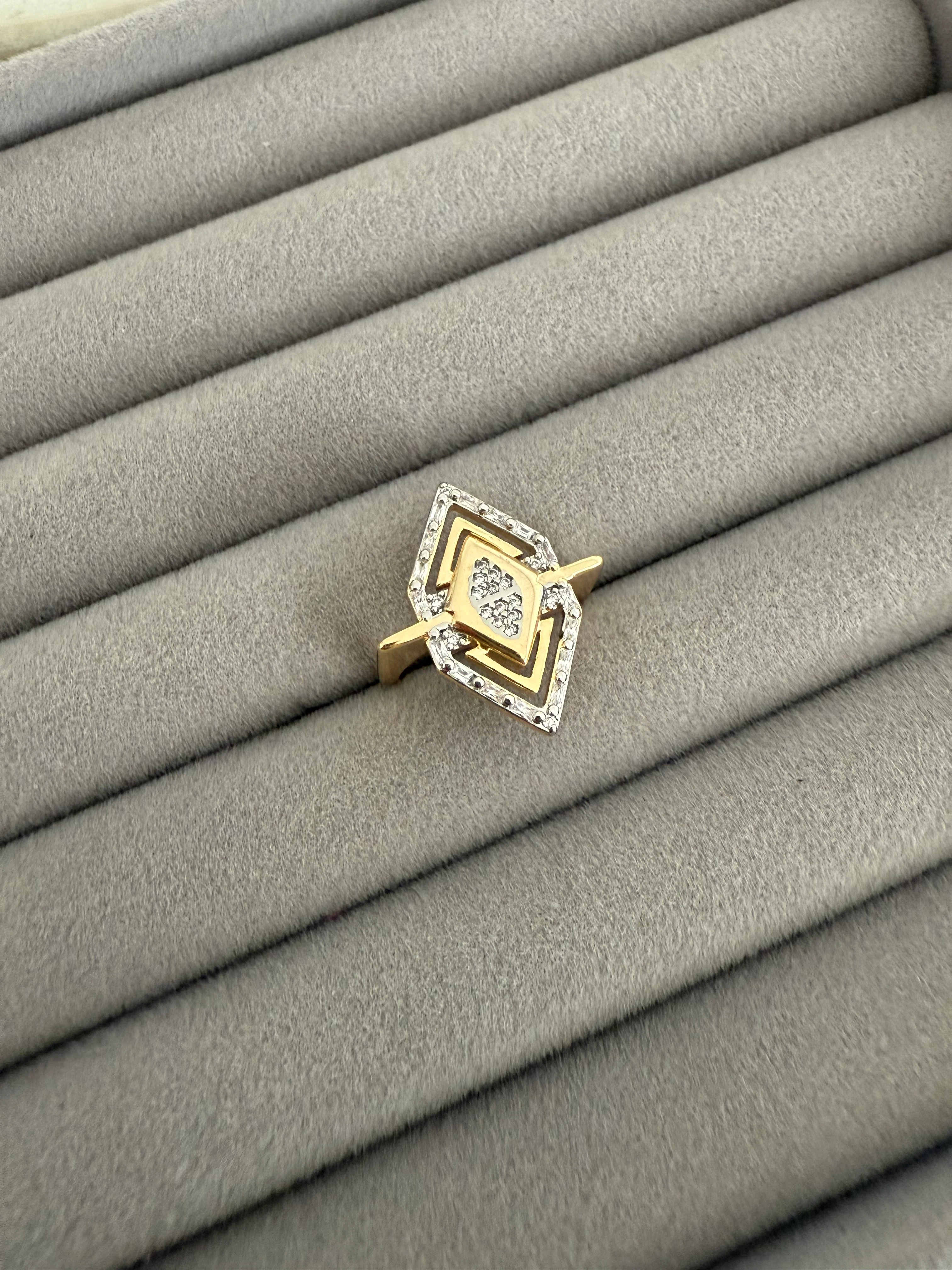 14K Altın Kaplama Kenarları Taşlı Vintage Yüzük