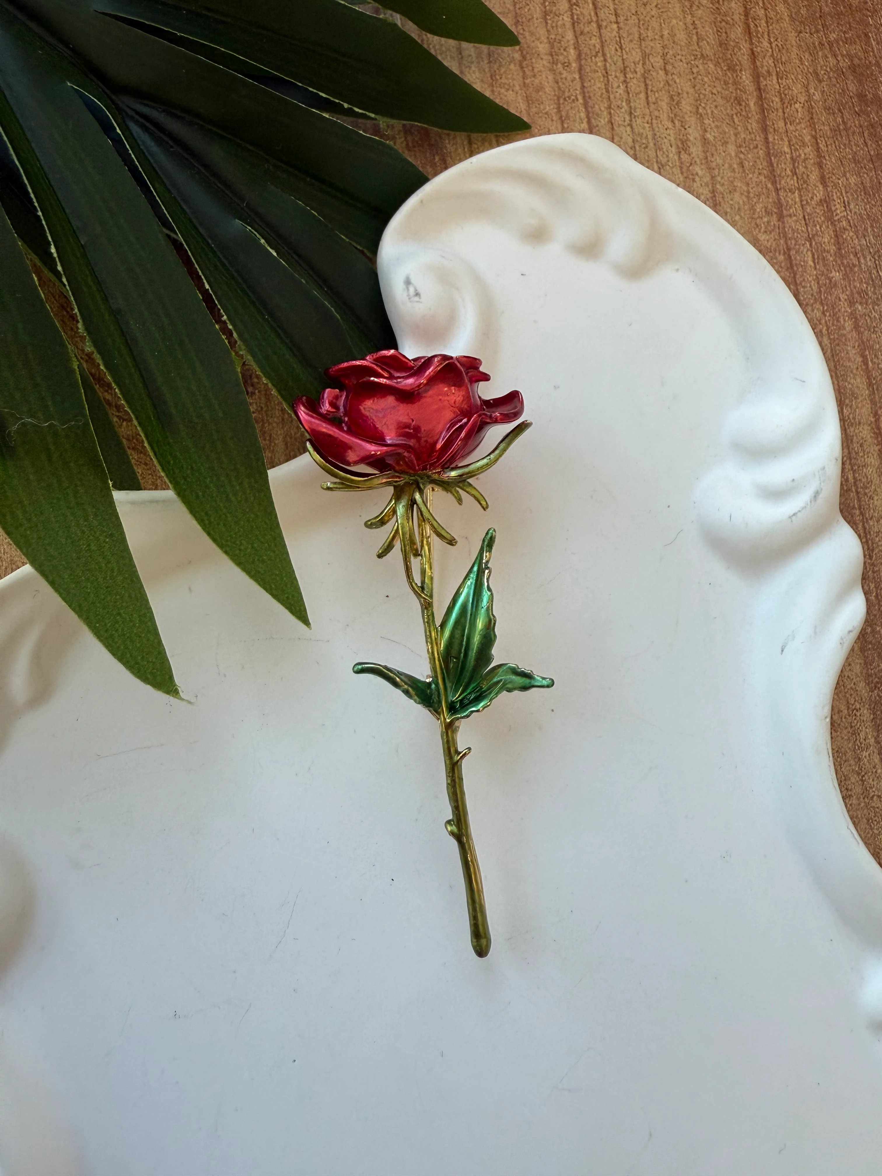 Mineli Kırmızı Gül Broş